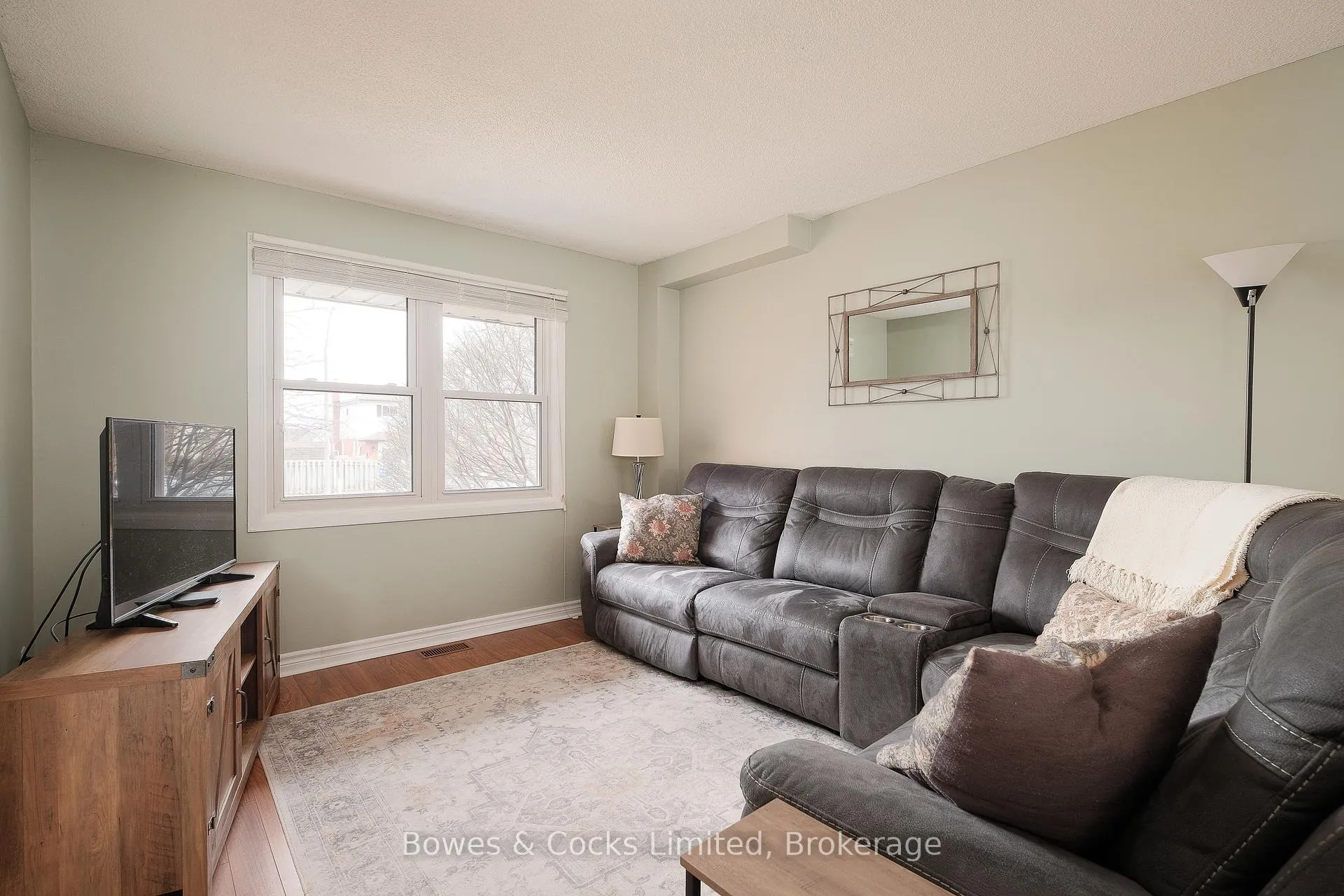 Photo 6 of 138 Seneca Avenue, Oshawa, Samac — HOMEH