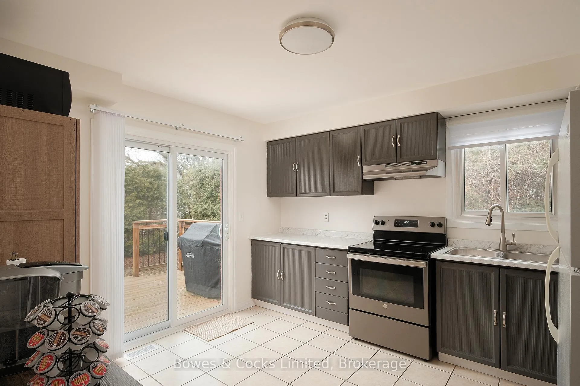 Photo 10 of 138 Seneca Avenue, Oshawa, Samac — HOMEH