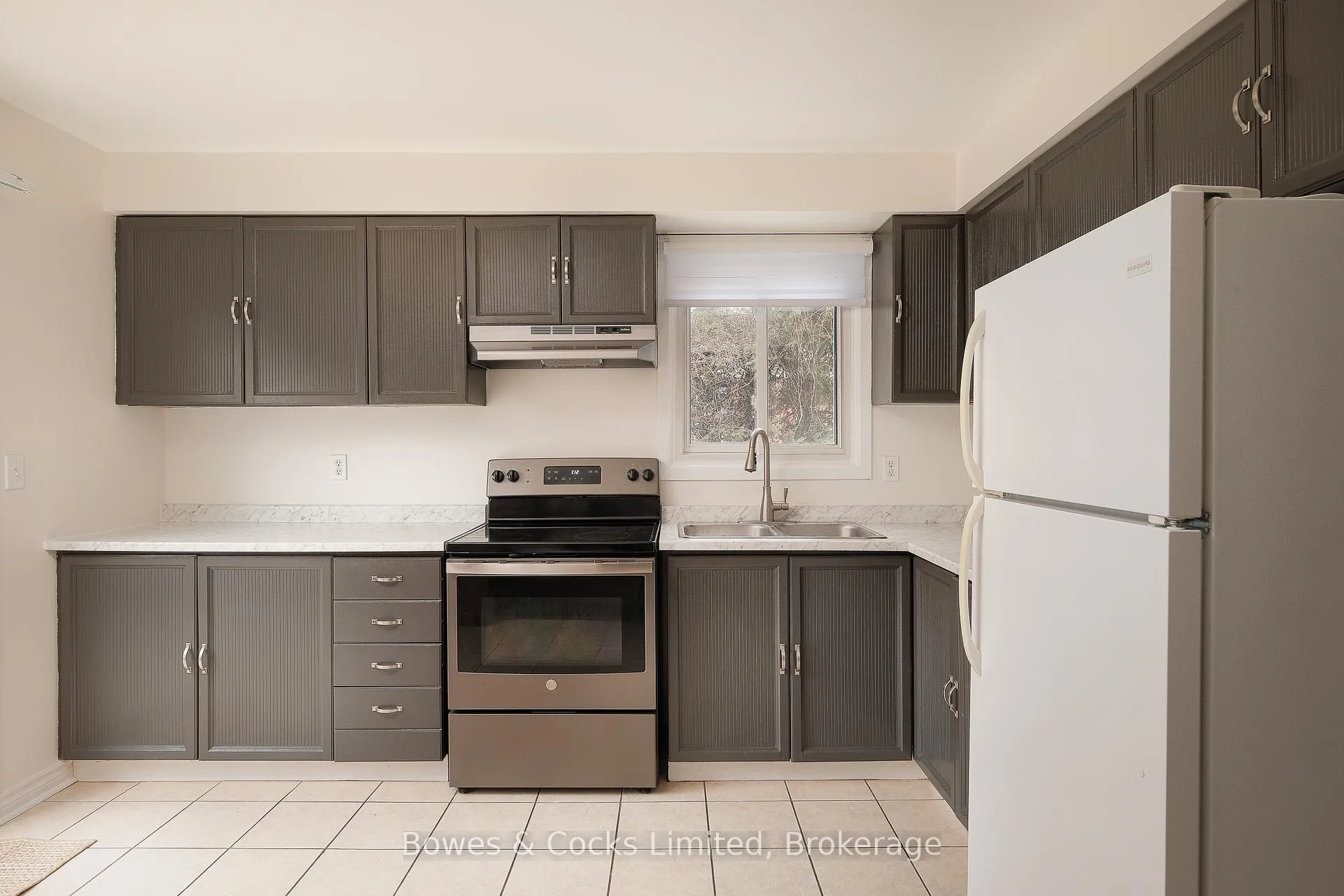 Photo 11 of 138 Seneca Avenue, Oshawa, Samac — HOMEH