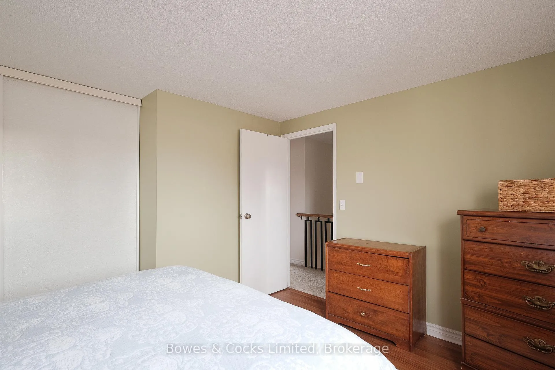 Photo 16 of 138 Seneca Avenue, Oshawa, Samac — HOMEH