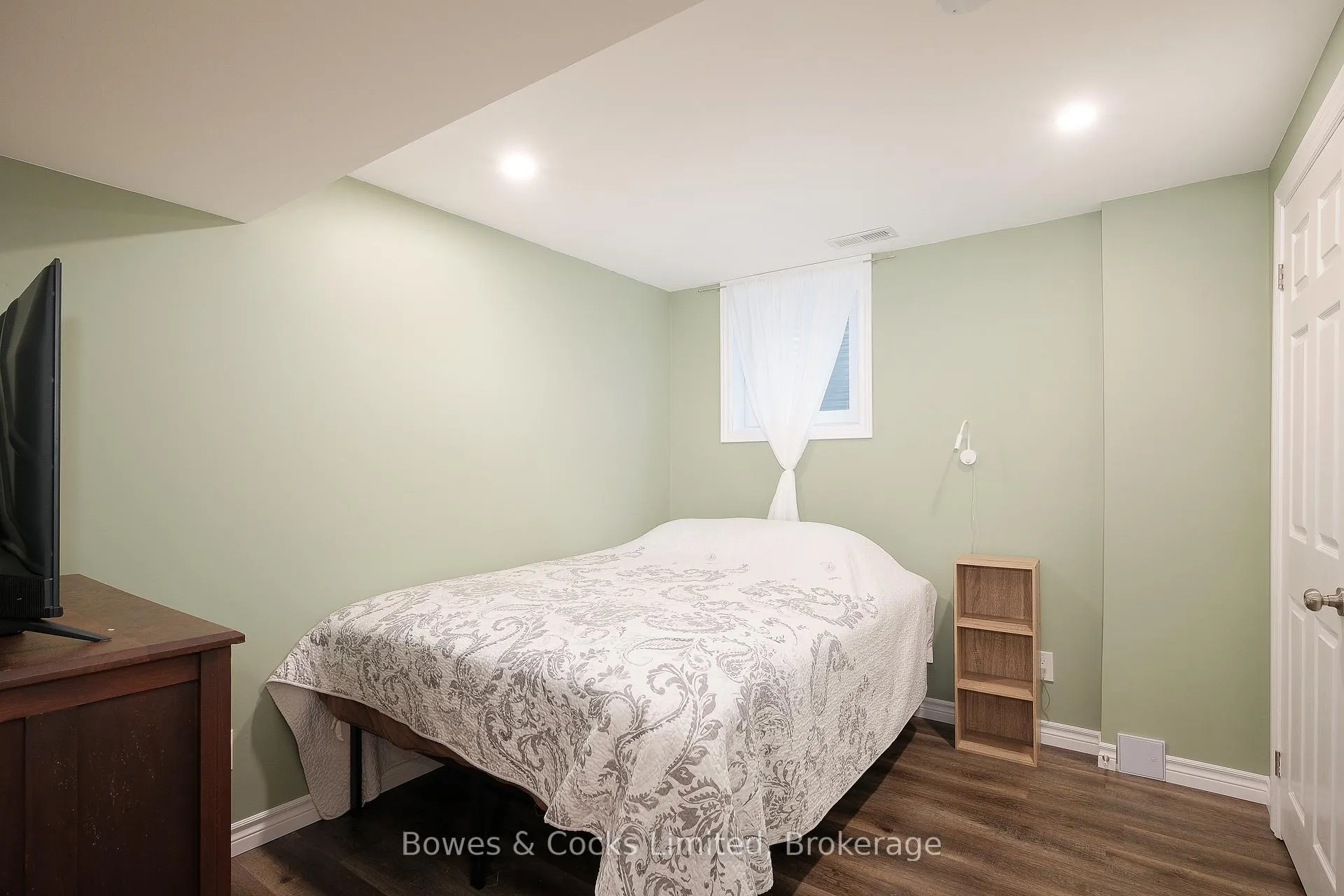 Photo 27 of 138 Seneca Avenue, Oshawa, Samac — HOMEH