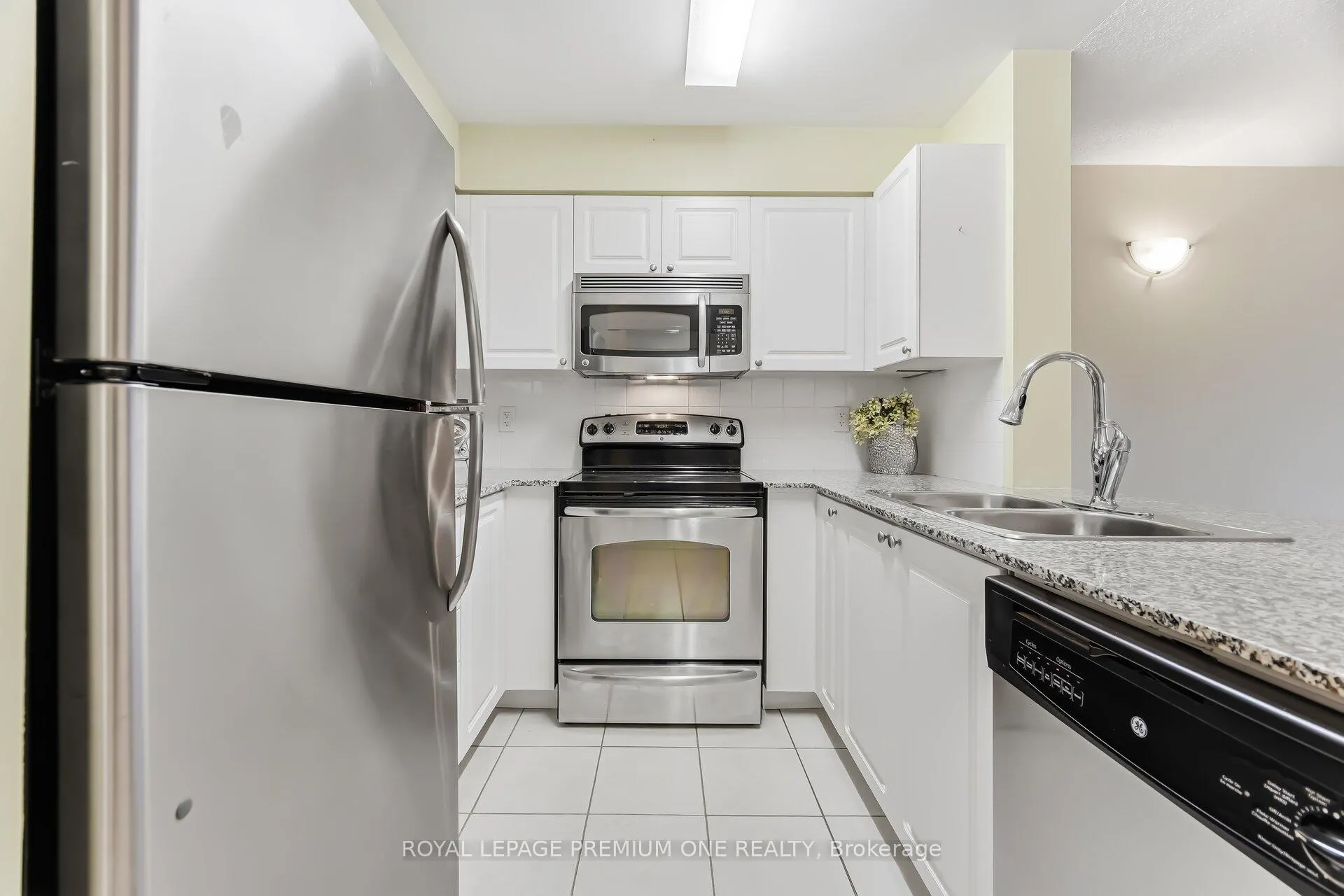 Photo 5 of Unit 108, 55 Via Rosedale, Brampton, Sandringham-Wellington — HOMEH