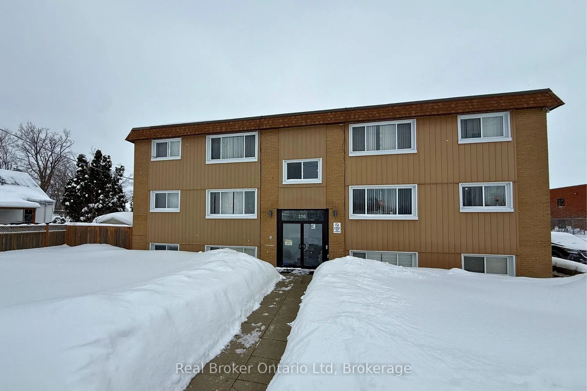 Front of Unit 10, 316 Peter Street N