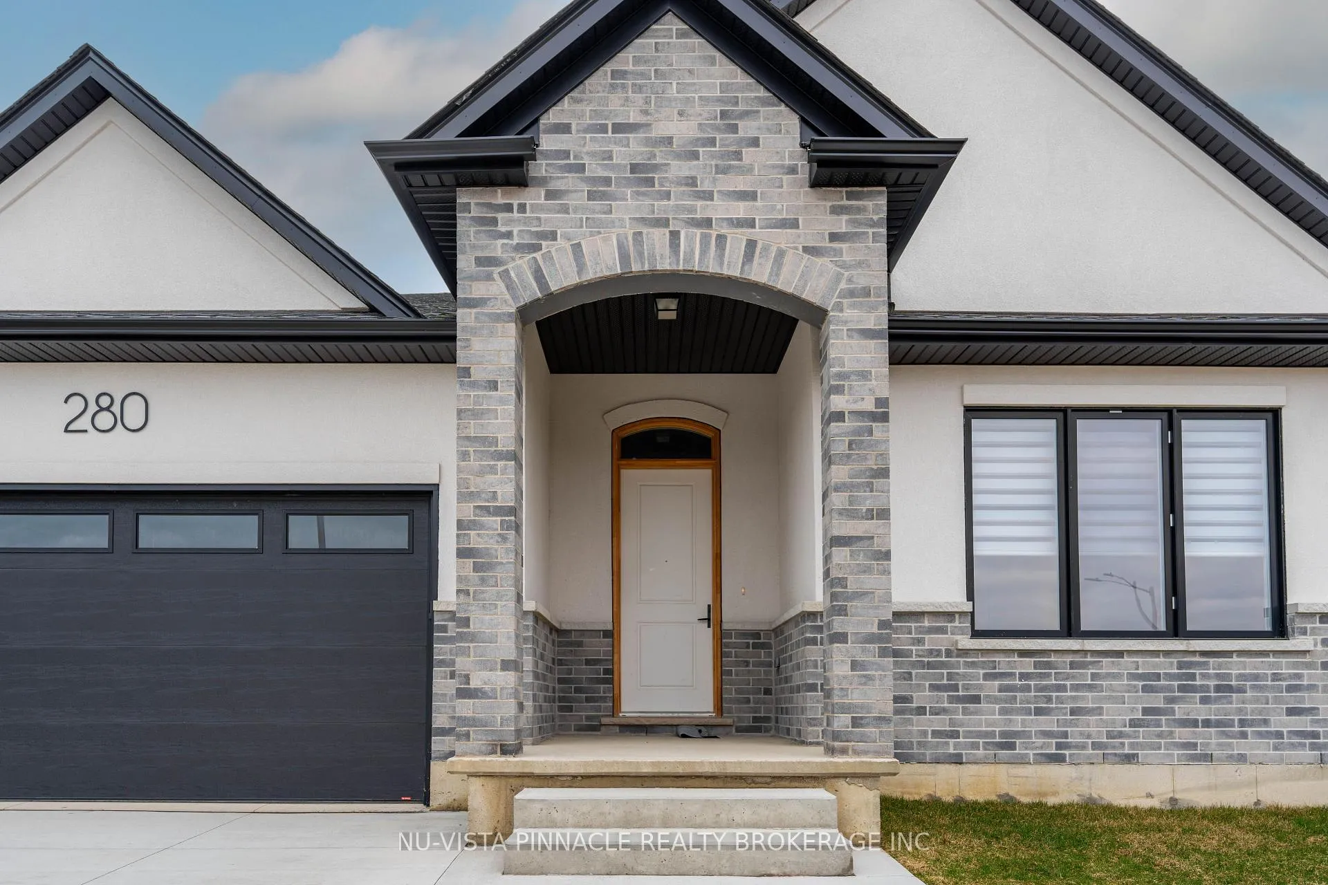 Photo 3 of 280 Stathis Boulevard, Sarnia — HOMEH