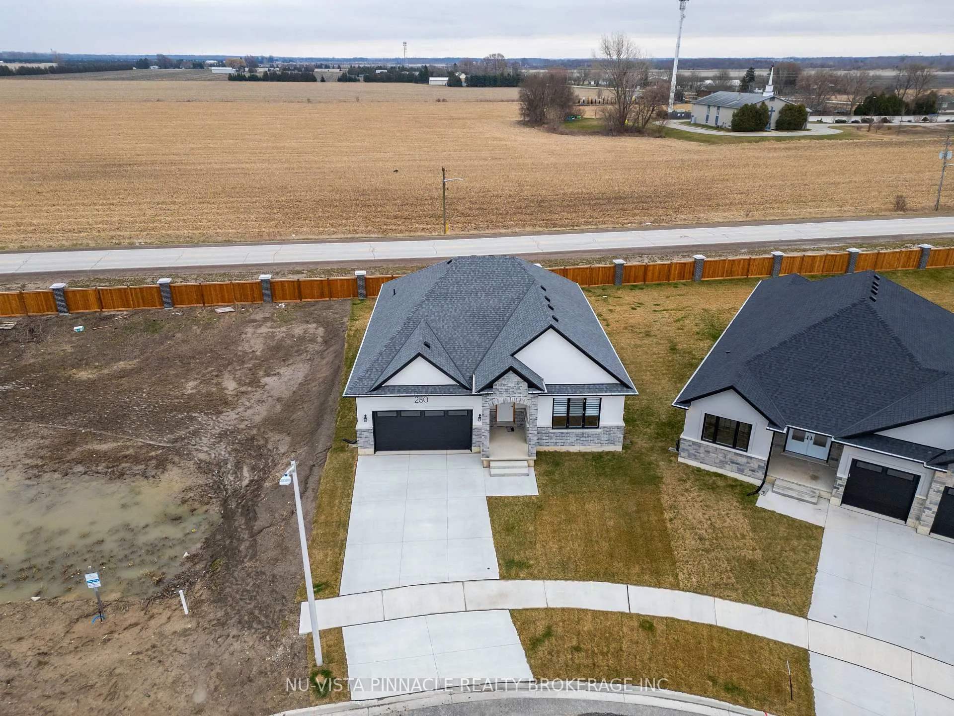 Photo 4 of 280 Stathis Boulevard, Sarnia — HOMEH