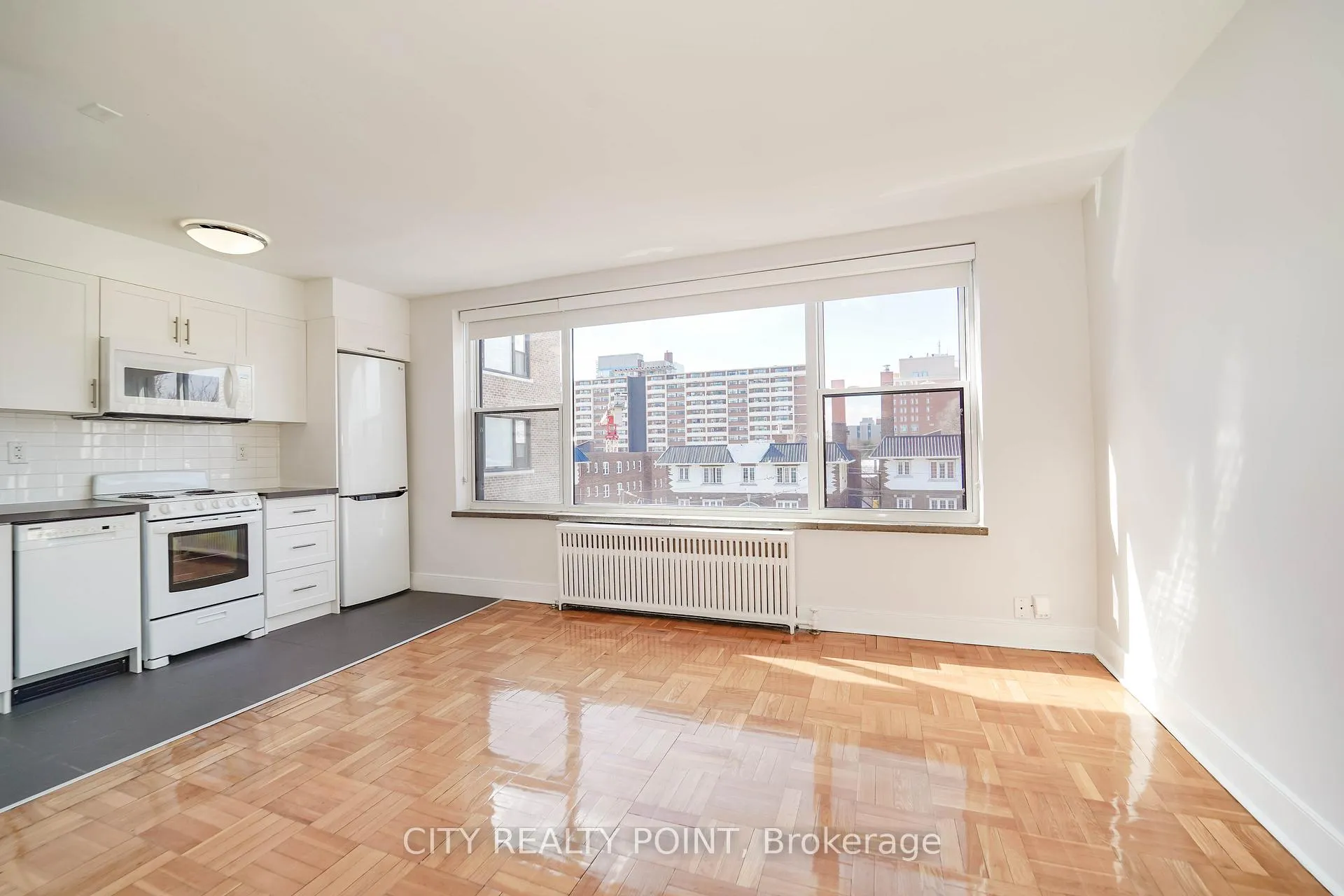 Front of Unit 402, 1545 Bathurst Street