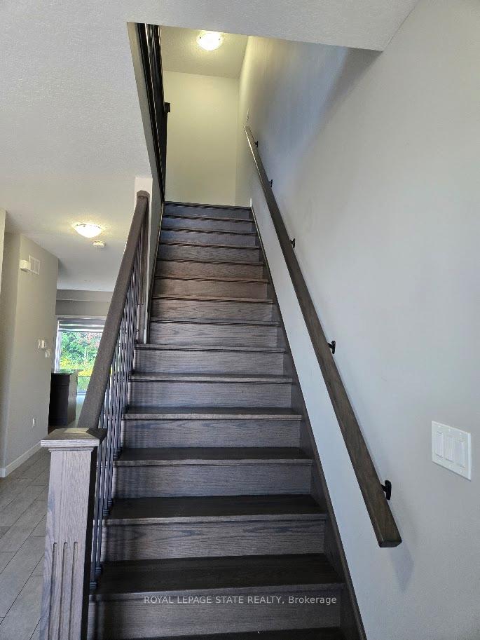 Photo 2 of 940 Robert Ferrie Drive, Kitchener — HOMEH