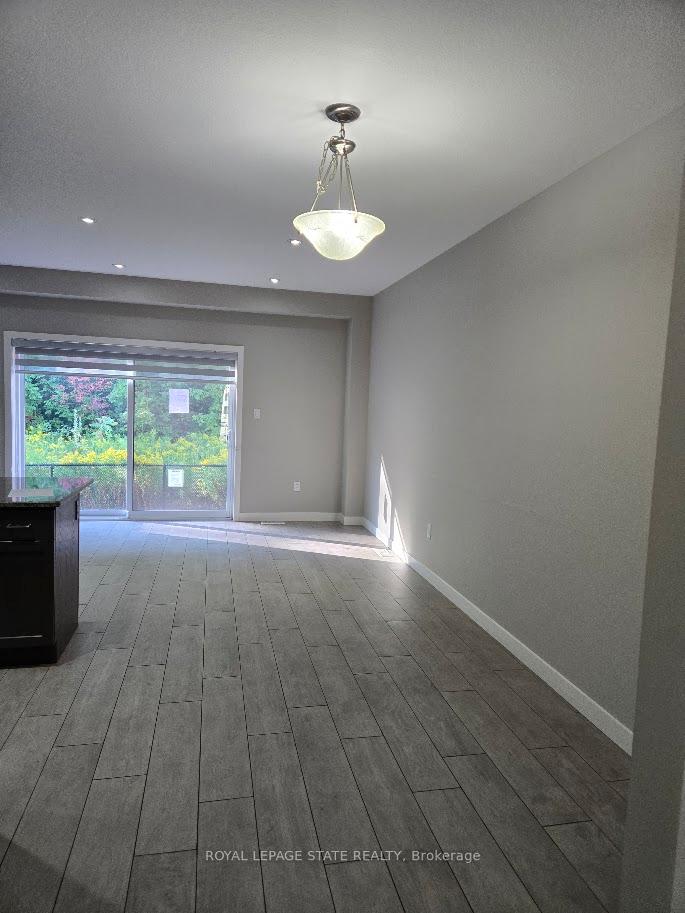 Photo 3 of 940 Robert Ferrie Drive, Kitchener — HOMEH