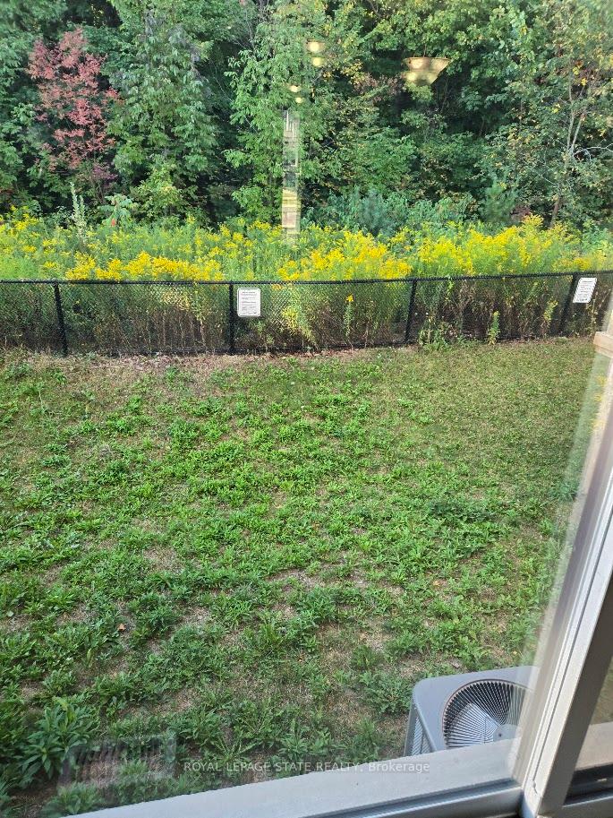 Photo 5 of 940 Robert Ferrie Drive, Kitchener — HOMEH