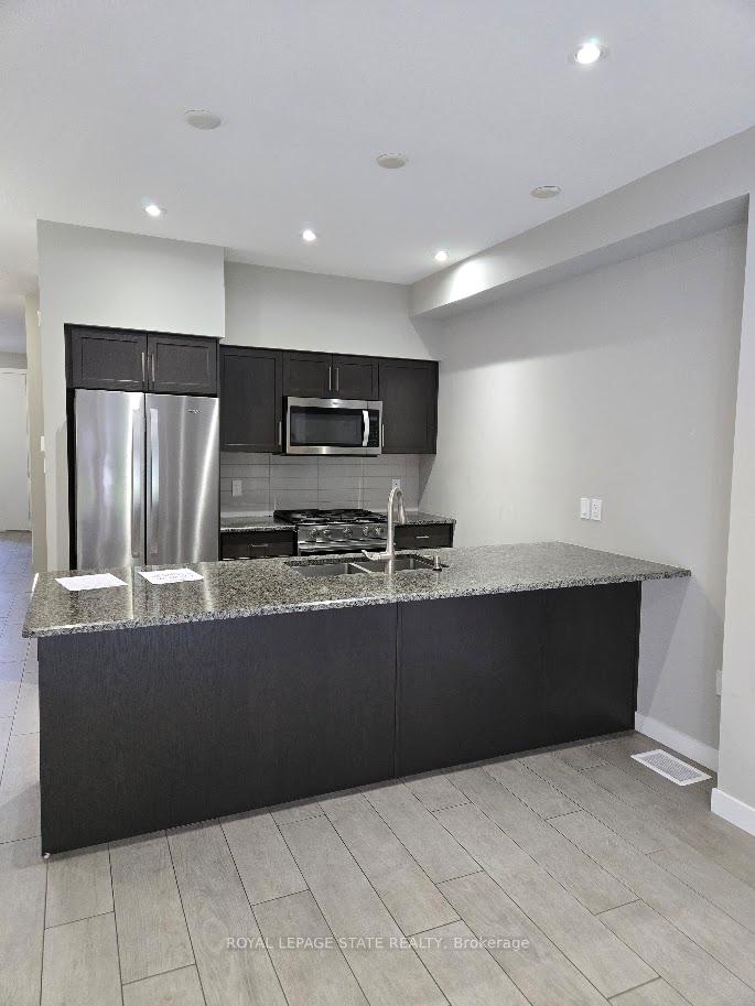Photo 6 of 940 Robert Ferrie Drive, Kitchener — HOMEH