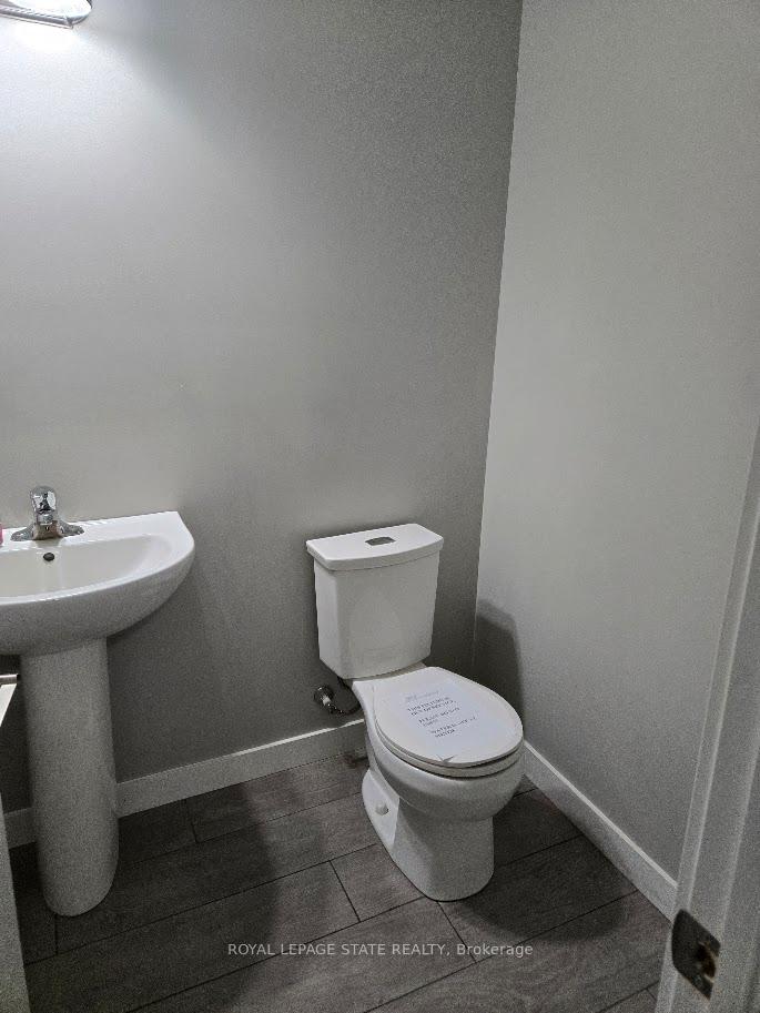 Photo 7 of 940 Robert Ferrie Drive, Kitchener — HOMEH