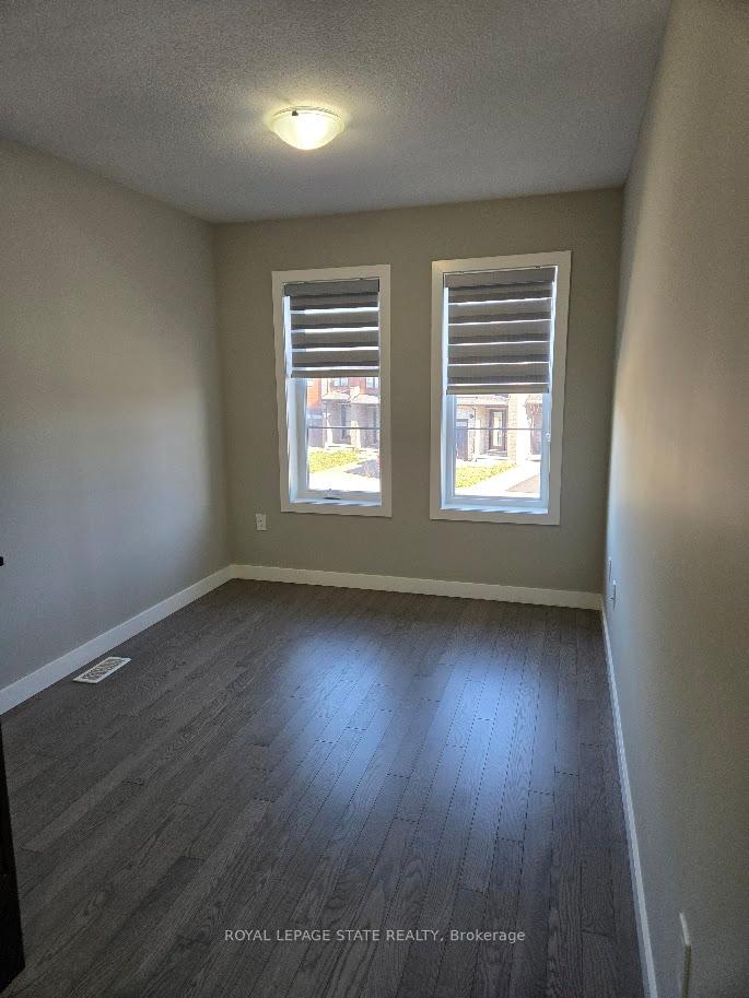 Photo 8 of 940 Robert Ferrie Drive, Kitchener — HOMEH