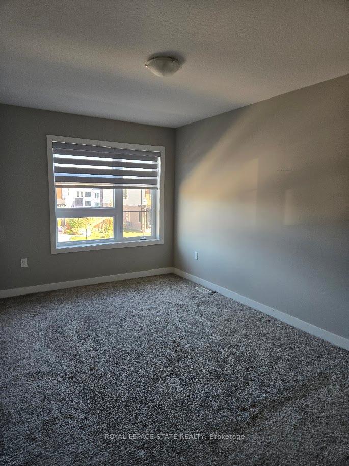 Photo 9 of 940 Robert Ferrie Drive, Kitchener — HOMEH
