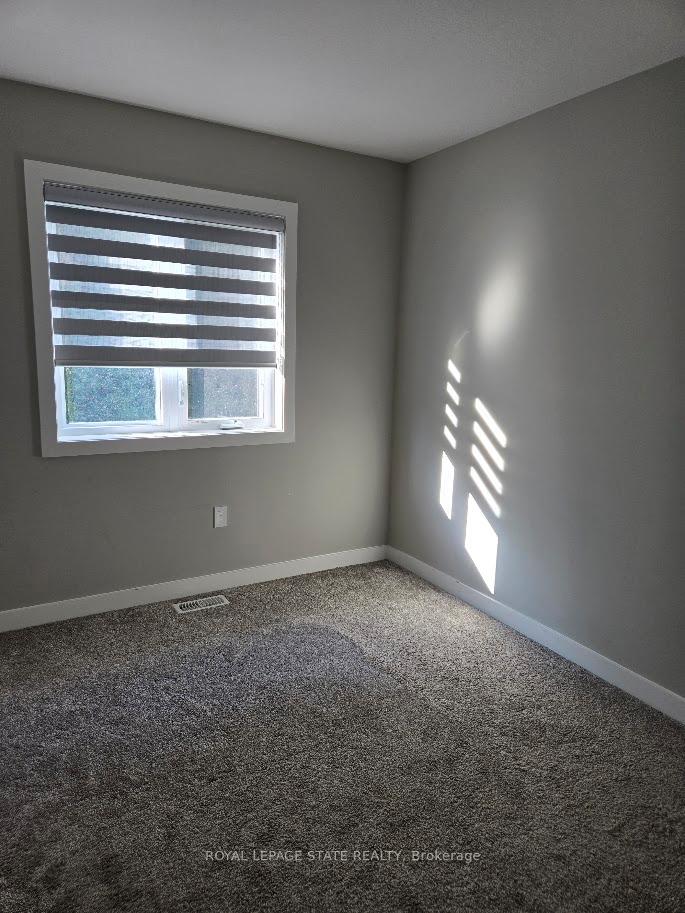 Photo 12 of 940 Robert Ferrie Drive, Kitchener — HOMEH