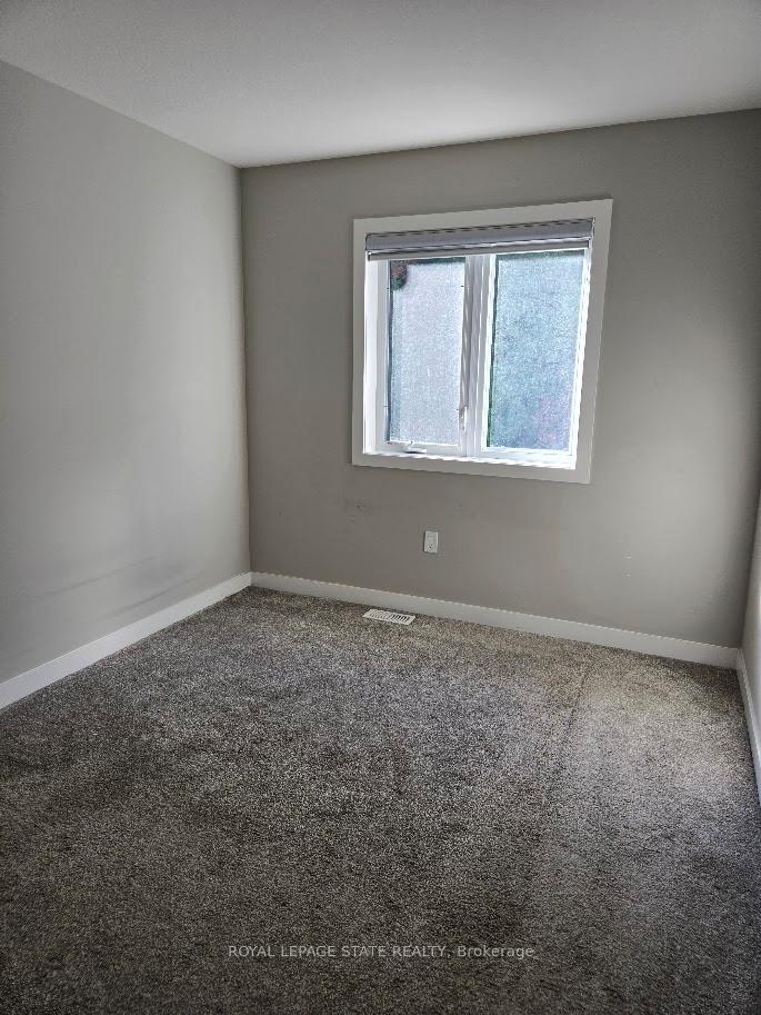 Photo 13 of 940 Robert Ferrie Drive, Kitchener — HOMEH