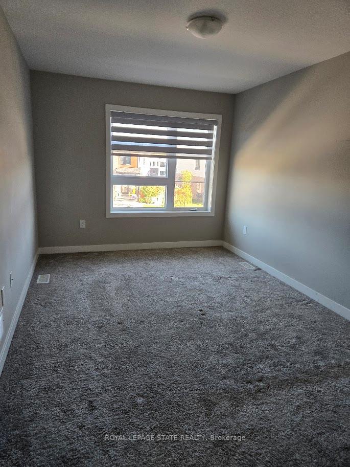 Photo 17 of 940 Robert Ferrie Drive, Kitchener — HOMEH