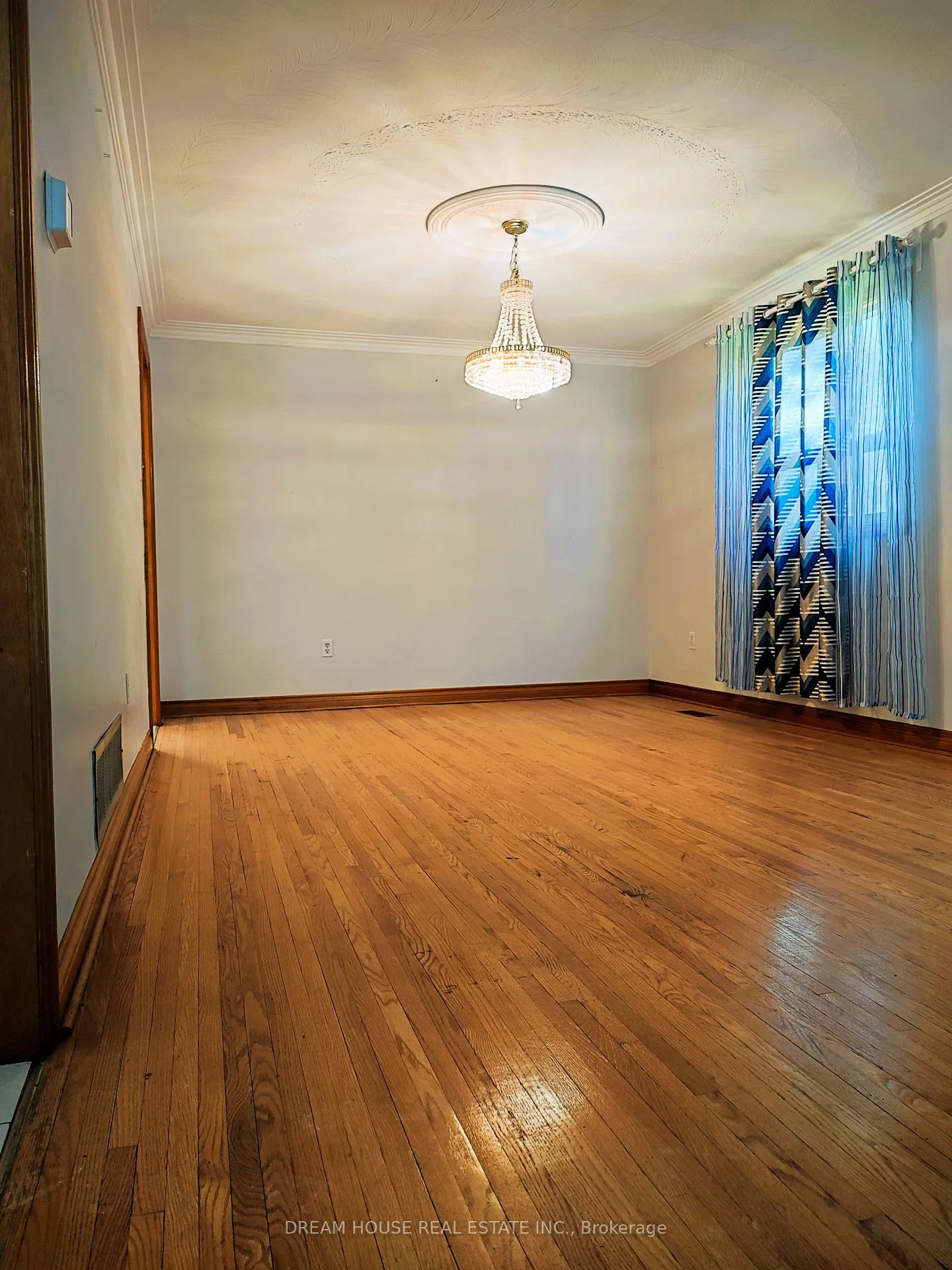 Photo 5 of Unit Main, 176 Conlins Road, Scarborough, Highland Creek — HOMEH