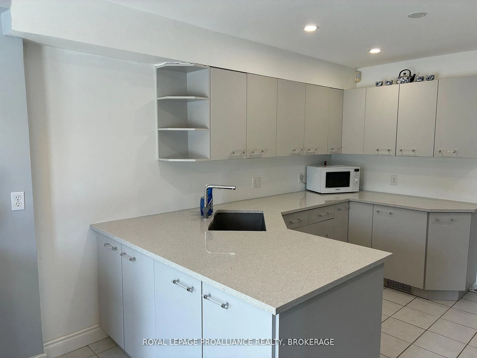 Photo 11 of 1059 Springfield Drive, Kingston, City Southwest — HOMEH