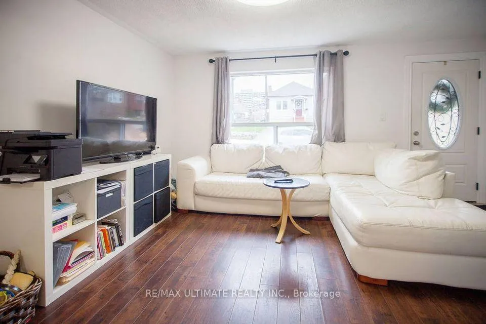 Photo 3 of Unit Upper, 9 Keywest Avenue, Toronto, Oakwood Village — HOMEH