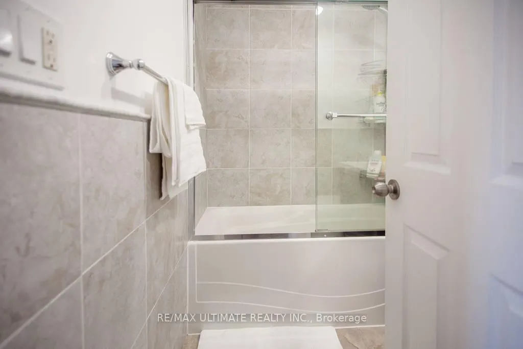 Photo 8 of Unit Upper, 9 Keywest Avenue, Toronto, Oakwood Village — HOMEH