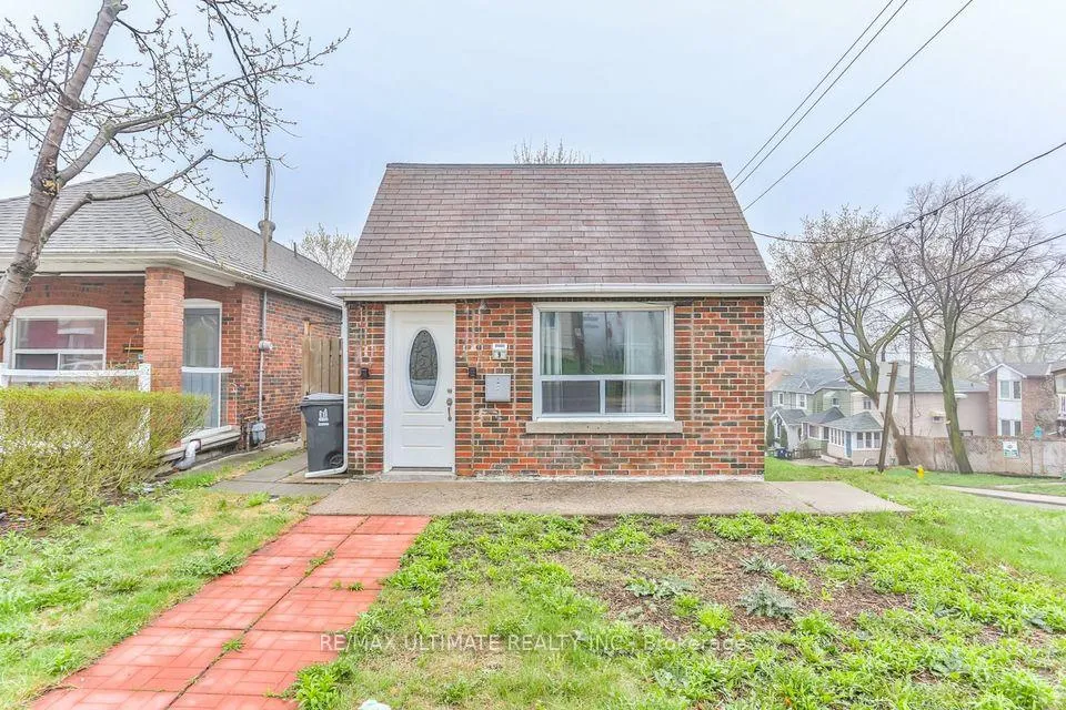 Photo 14 of Unit Upper, 9 Keywest Avenue, Toronto, Oakwood Village — HOMEH