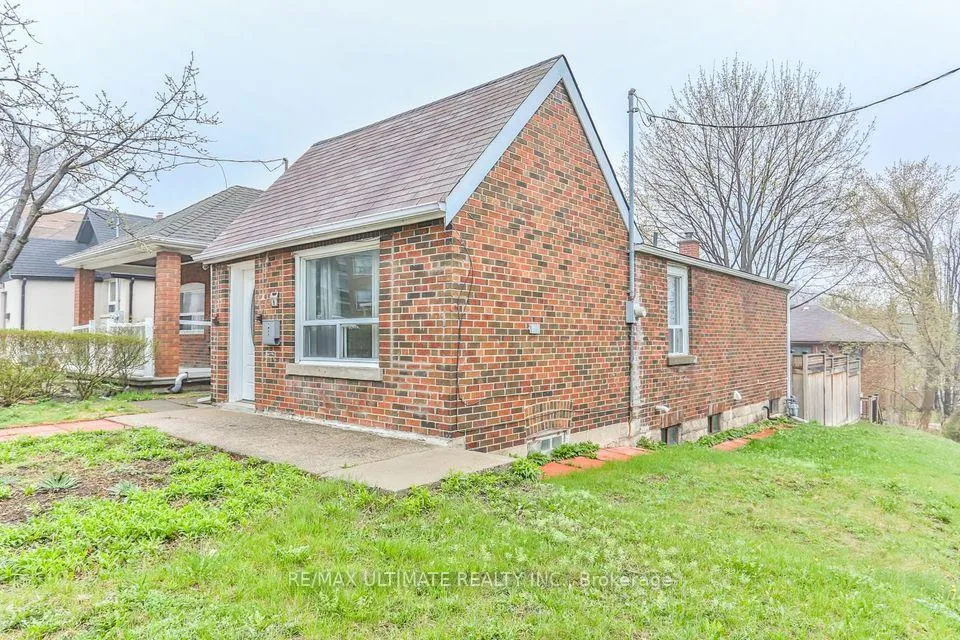Photo 15 of Unit Upper, 9 Keywest Avenue, Toronto, Oakwood Village — HOMEH
