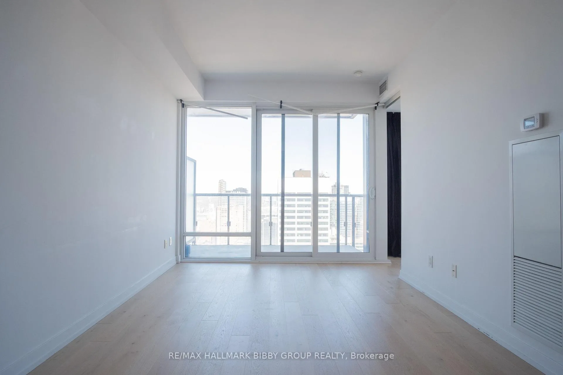 Photo 2 of Unit 2106, 488 University Avenue, Toronto, Kensington-Chinatown — HOMEH
