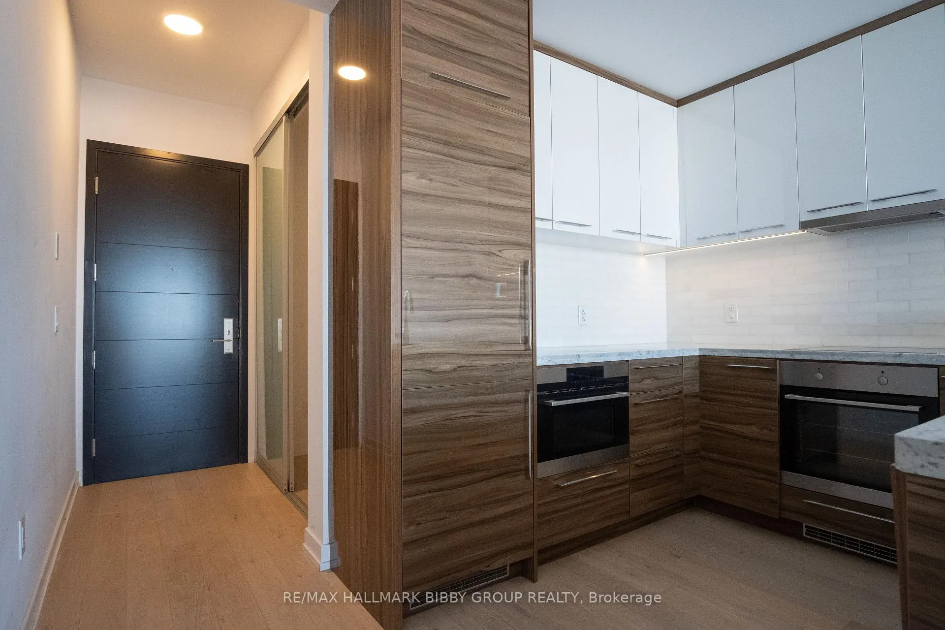 Photo 3 of Unit 2106, 488 University Avenue, Toronto, Kensington-Chinatown — HOMEH