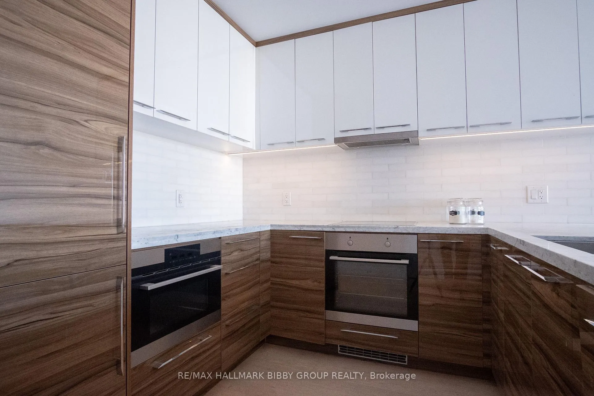 Photo 5 of Unit 2106, 488 University Avenue, Toronto, Kensington-Chinatown — HOMEH
