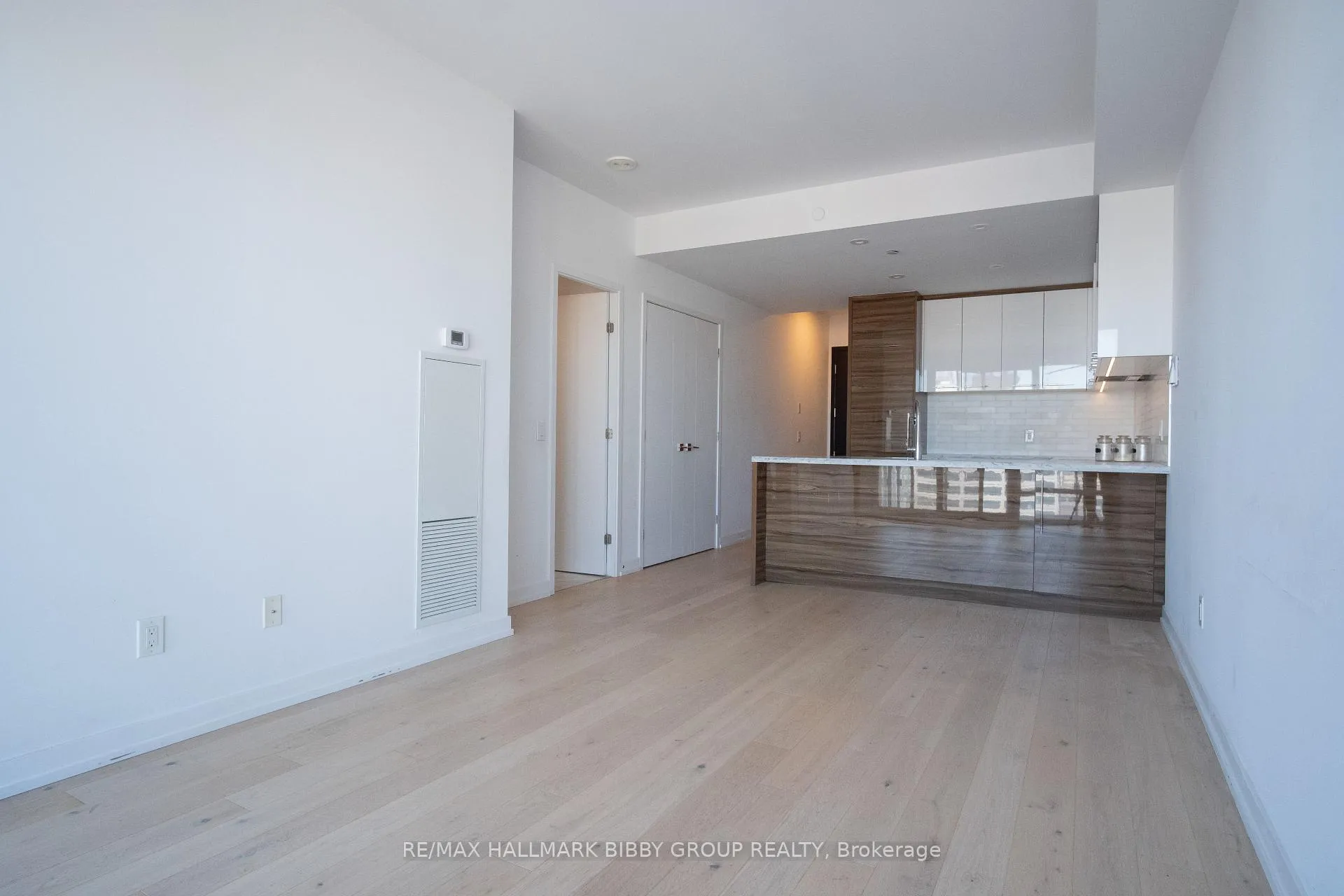 Photo 8 of Unit 2106, 488 University Avenue, Toronto, Kensington-Chinatown — HOMEH