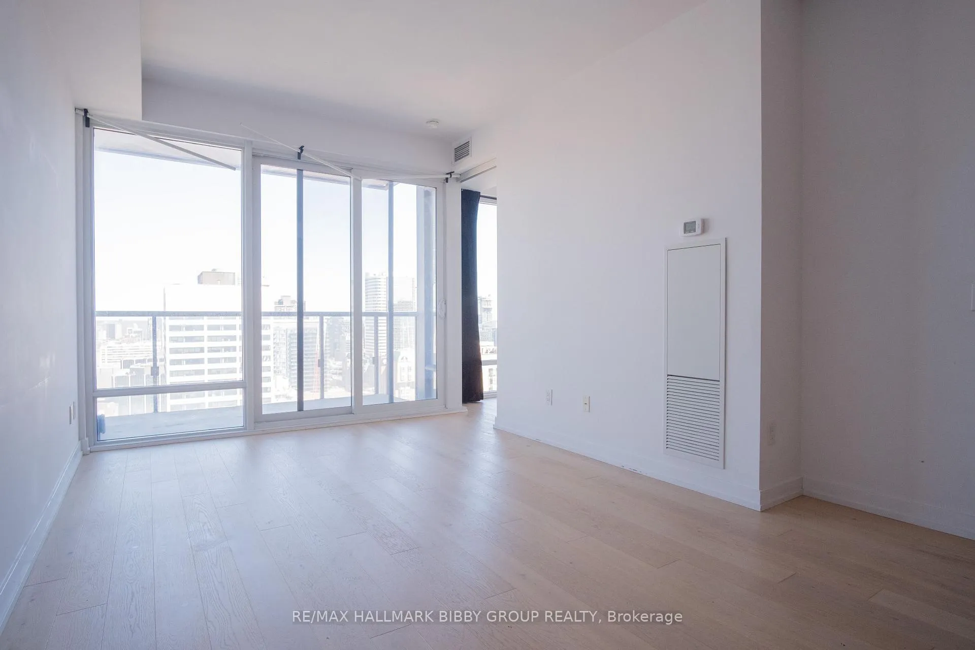 Photo 9 of Unit 2106, 488 University Avenue, Toronto, Kensington-Chinatown — HOMEH