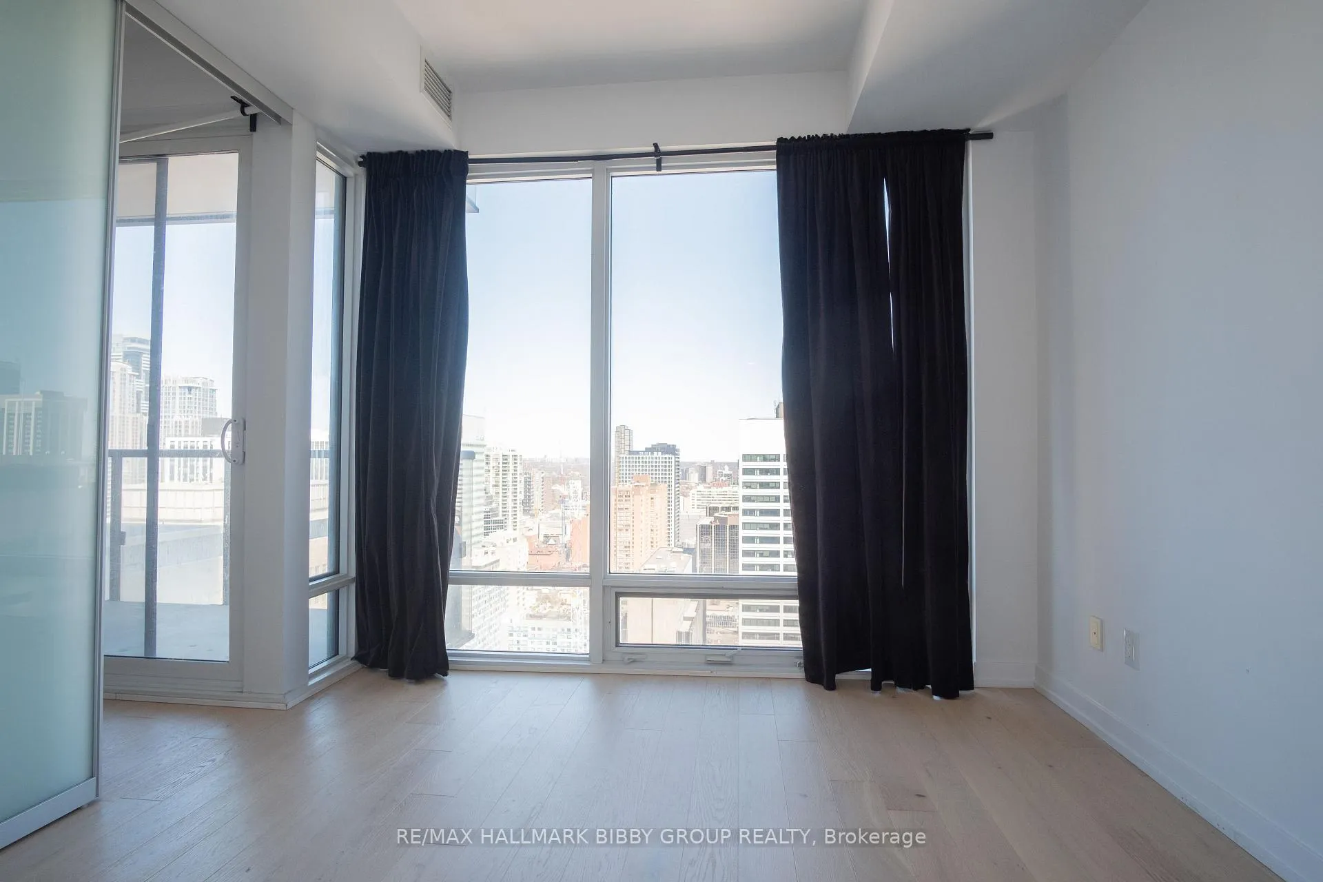 Photo 13 of Unit 2106, 488 University Avenue, Toronto, Kensington-Chinatown — HOMEH