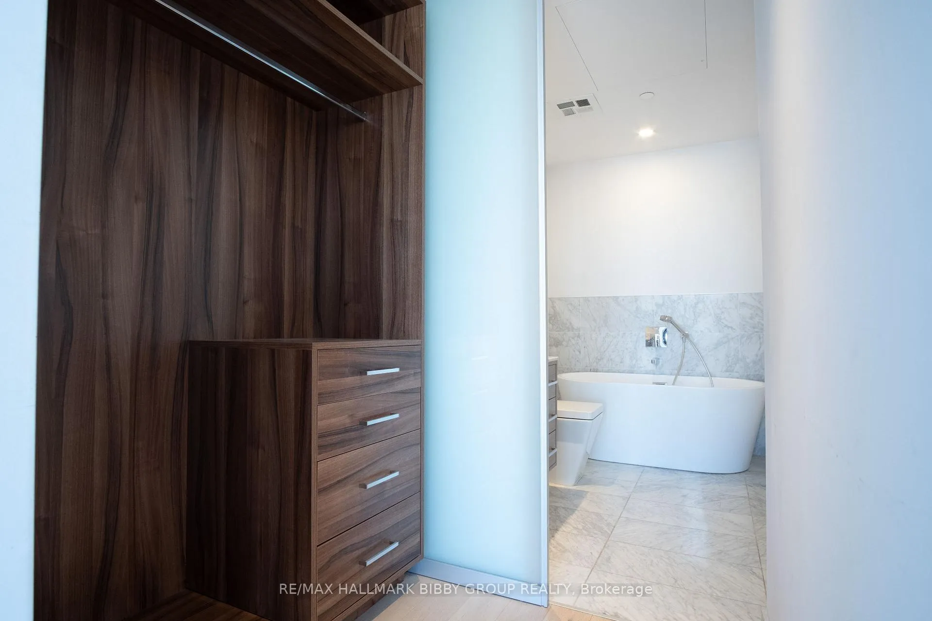 Photo 14 of Unit 2106, 488 University Avenue, Toronto, Kensington-Chinatown — HOMEH