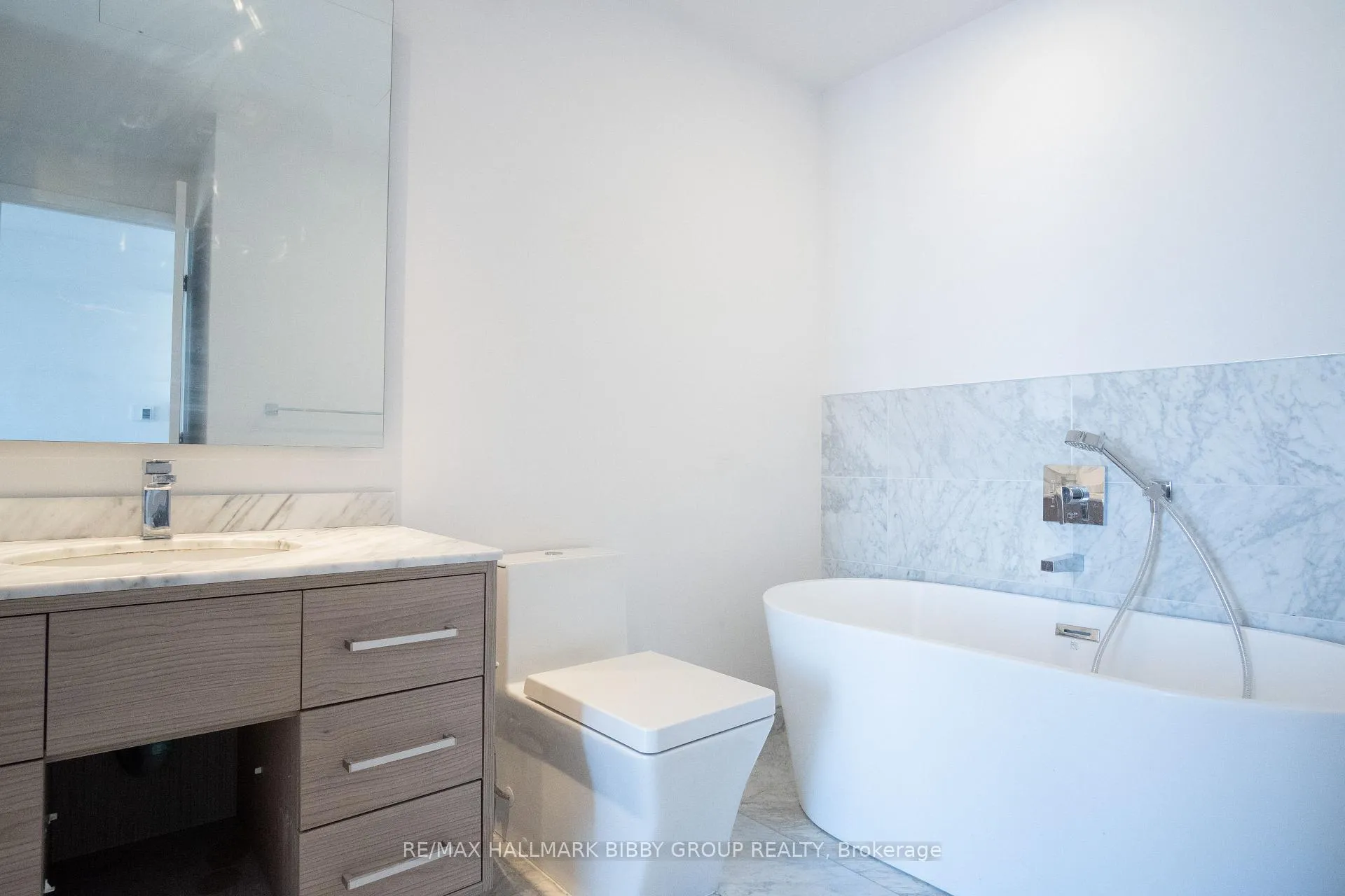 Photo 15 of Unit 2106, 488 University Avenue, Toronto, Kensington-Chinatown — HOMEH