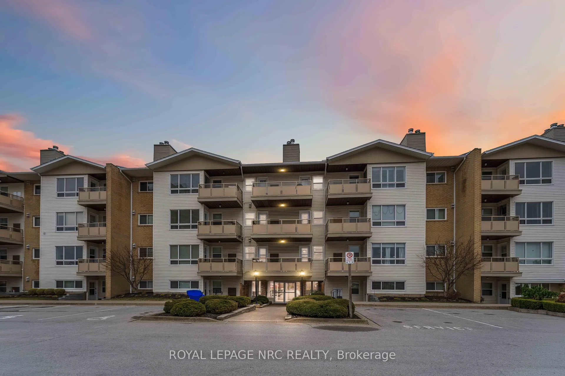 Photo 1 of Unit 219, 78 Roehampton Avenue, St. Catharines, Carlton/Bunting — HOMEH