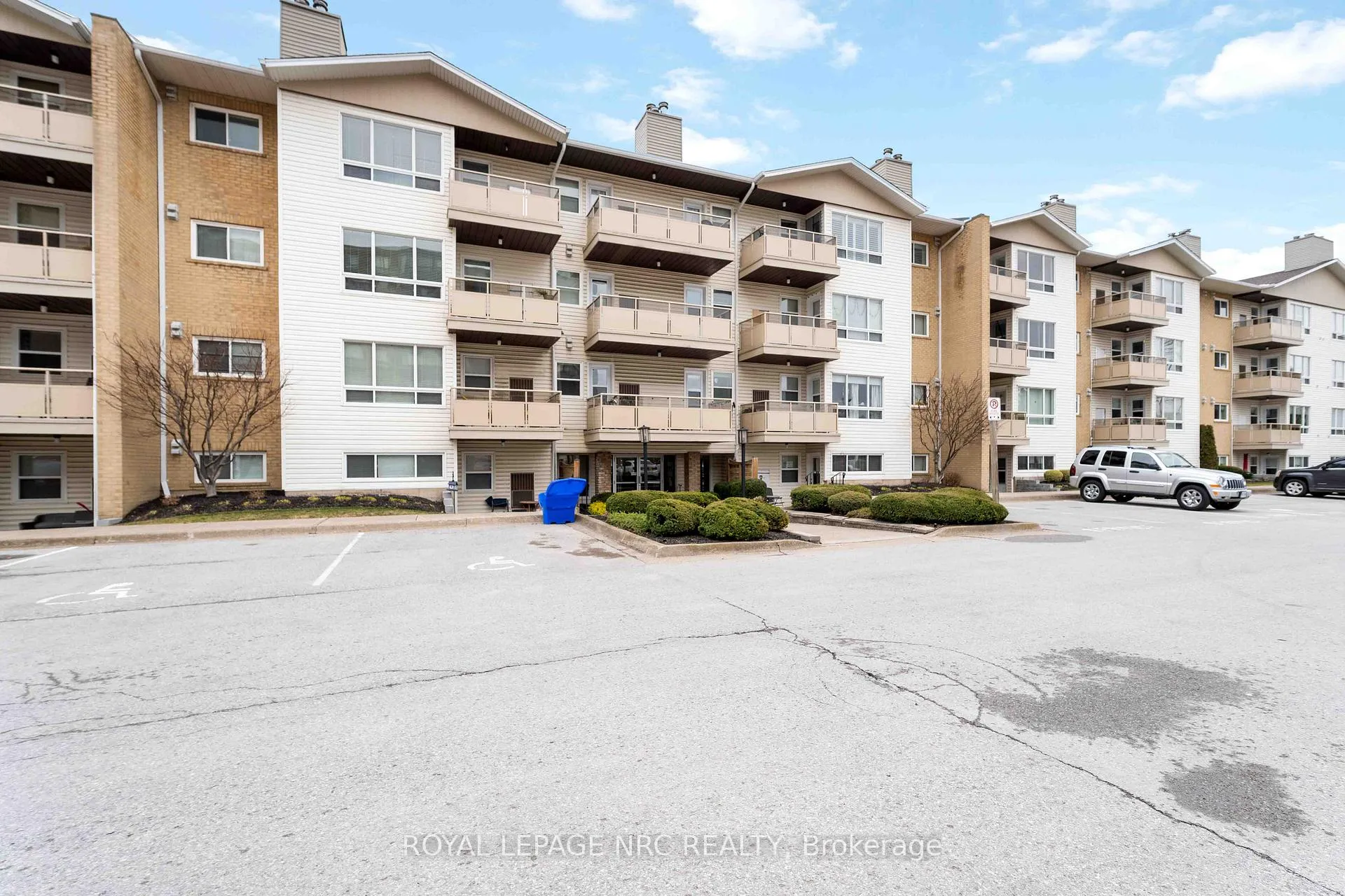 Photo 5 of Unit 219, 78 Roehampton Avenue, St. Catharines, Carlton/Bunting — HOMEH