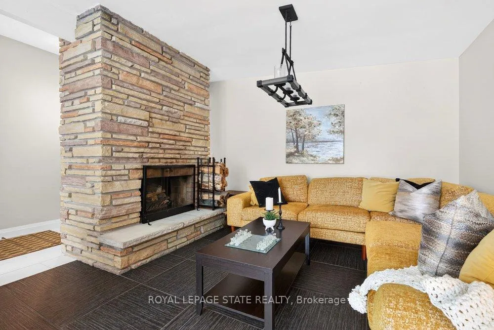 Photo 2 of 746 Quaker Road, Pelham, Fonthill — HOMEH