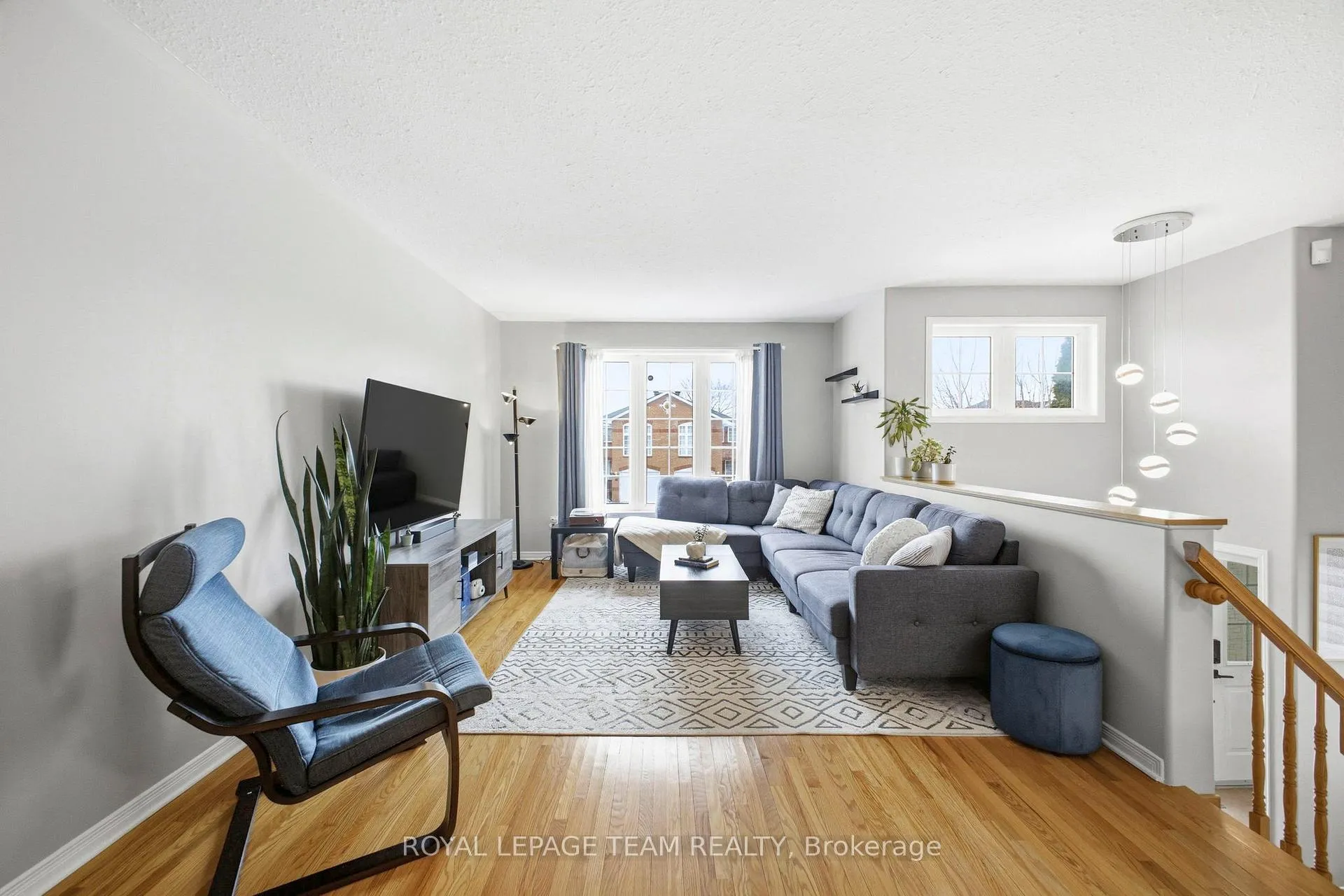Photo 5 of 85 Splinter Crescent, Ottawa, Fairfield Heights — HOMEH