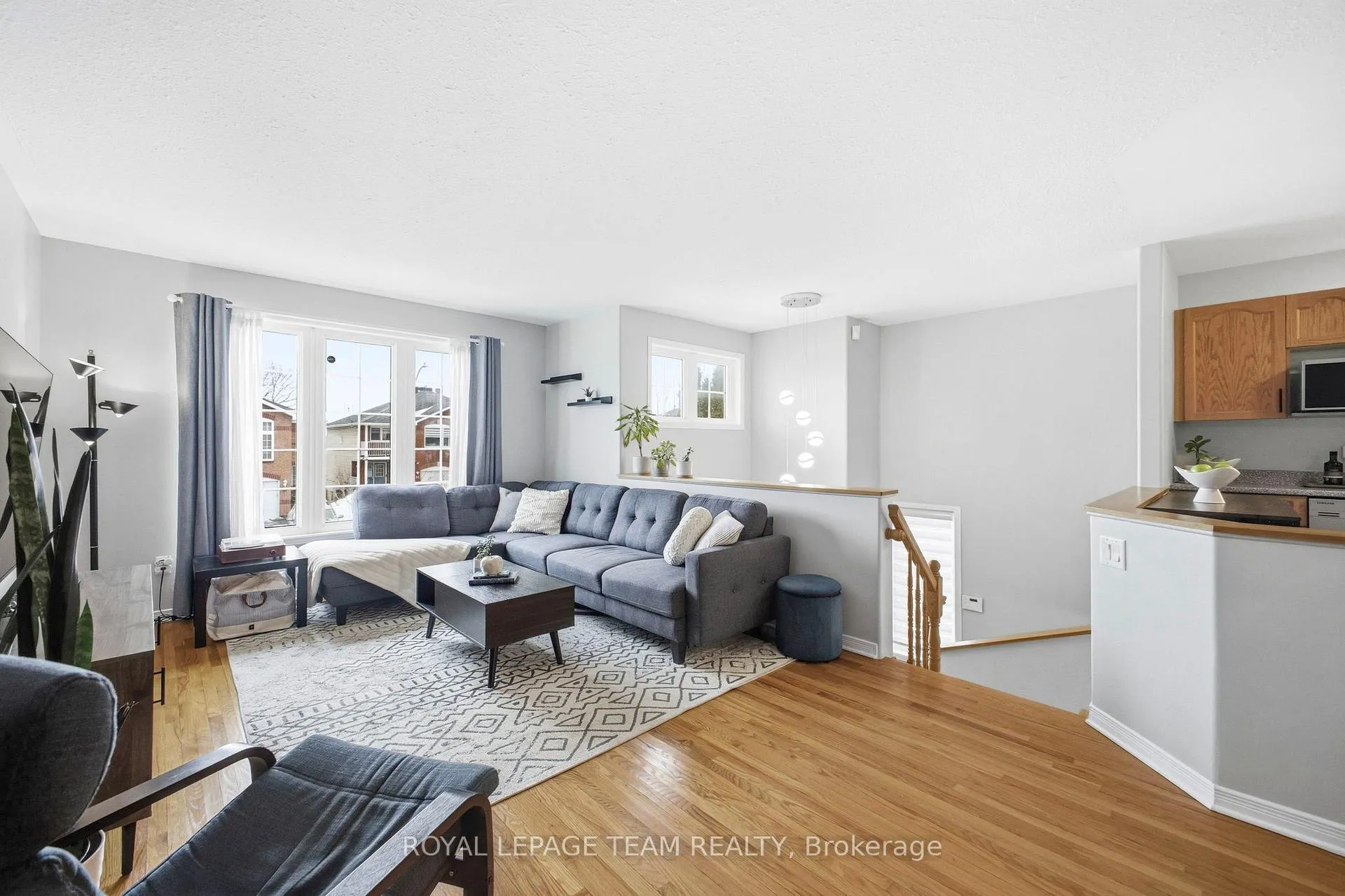 Photo 6 of 85 Splinter Crescent, Ottawa, Fairfield Heights — HOMEH