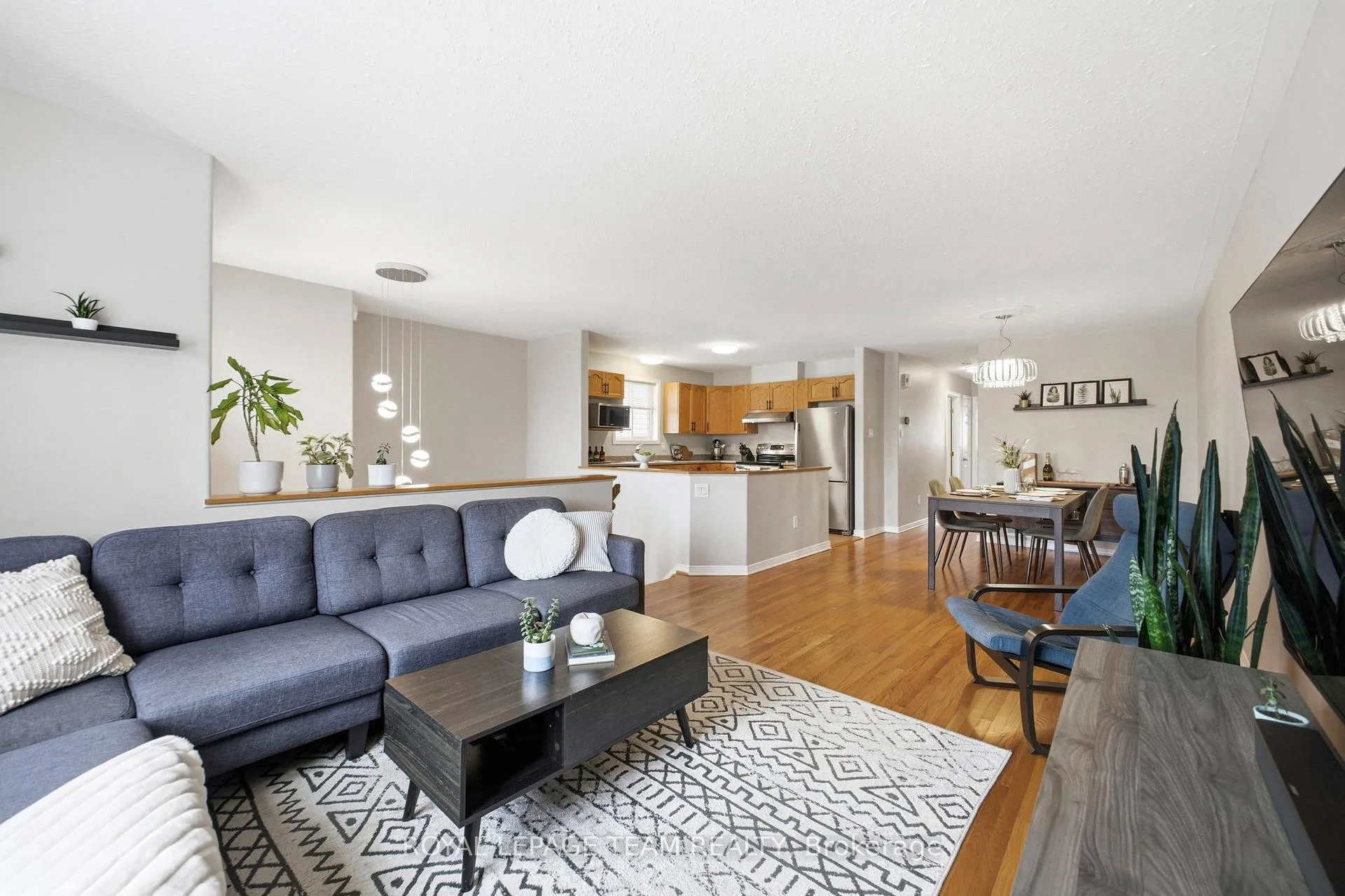 Photo 7 of 85 Splinter Crescent, Ottawa, Fairfield Heights — HOMEH