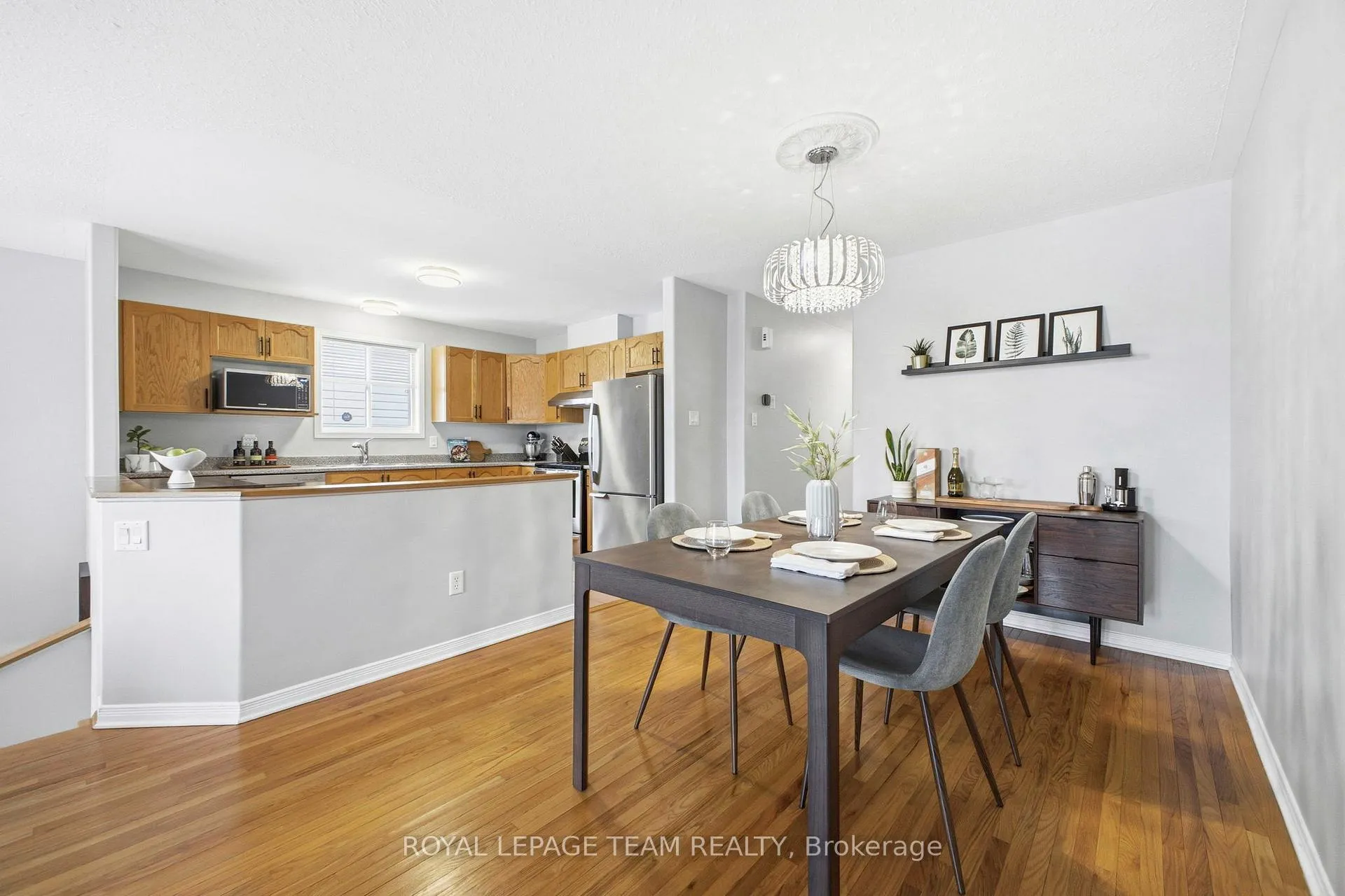 Photo 10 of 85 Splinter Crescent, Ottawa, Fairfield Heights — HOMEH