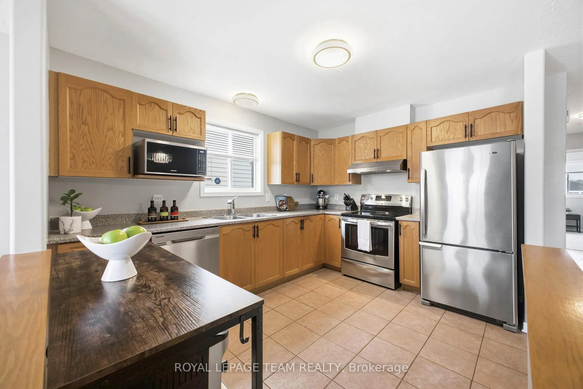 Photo 13 of 85 Splinter Crescent, Ottawa, Fairfield Heights — HOMEH