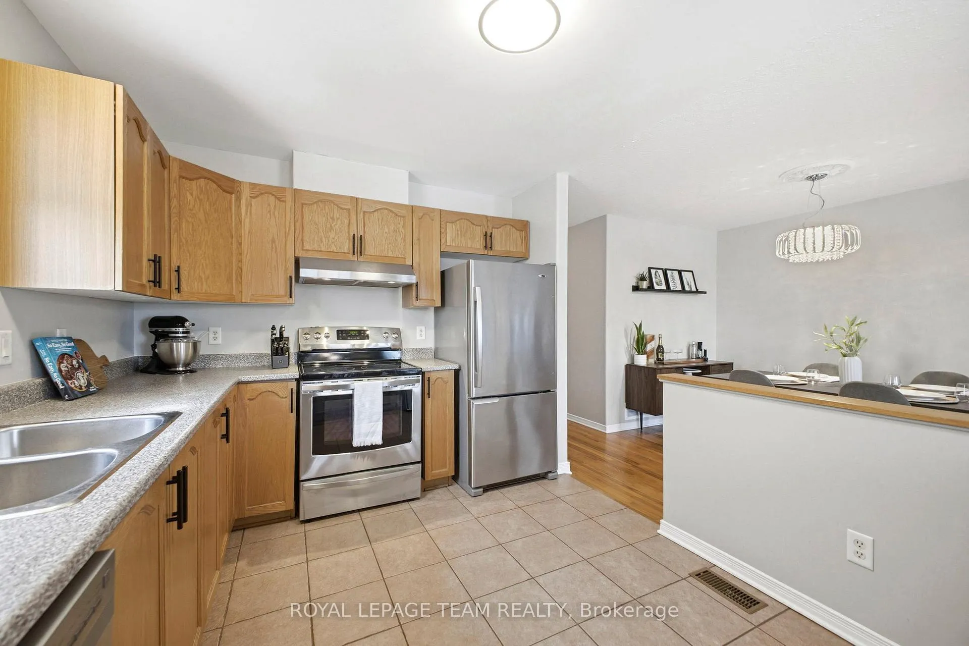 Photo 15 of 85 Splinter Crescent, Ottawa, Fairfield Heights — HOMEH