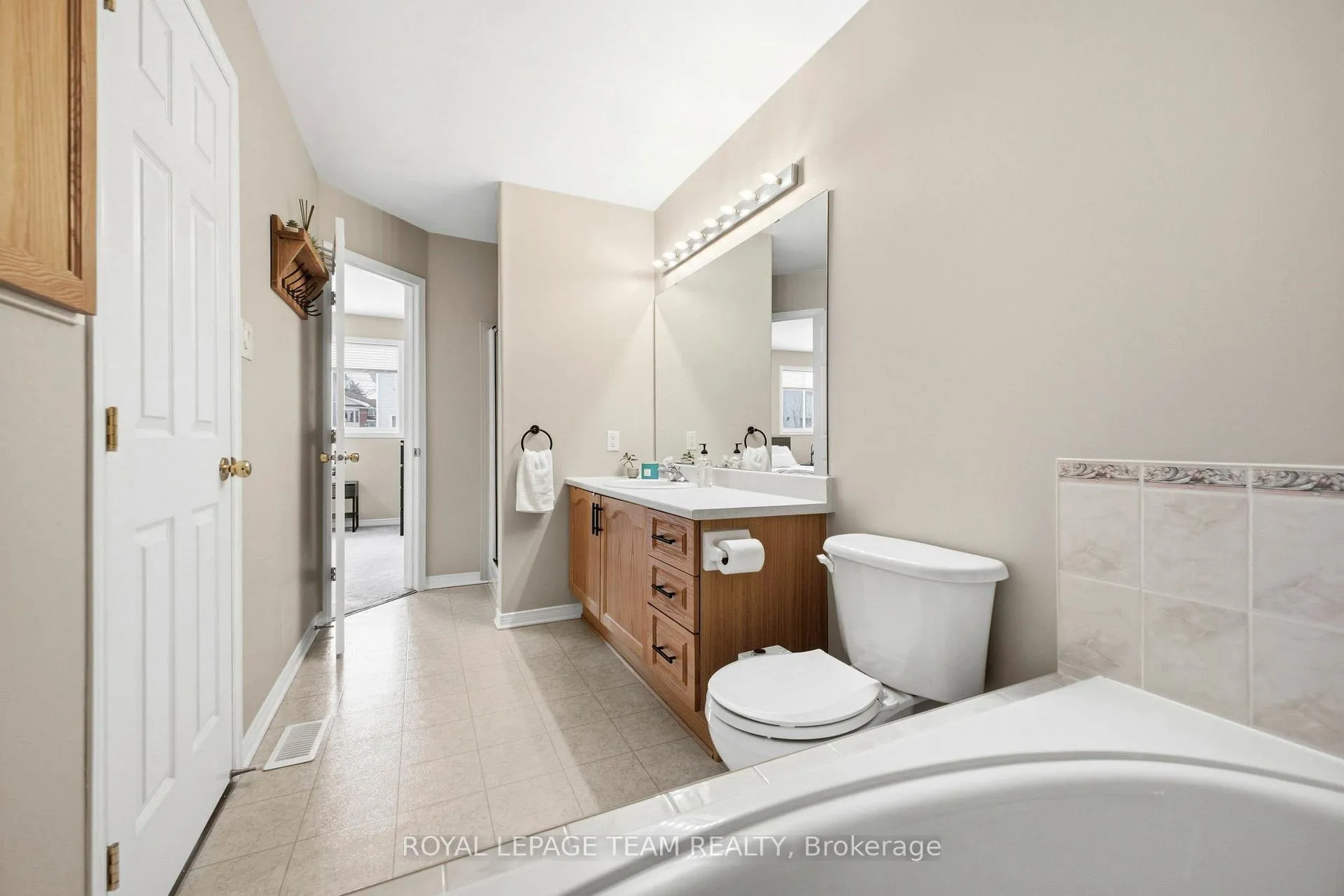 Photo 18 of 85 Splinter Crescent, Ottawa, Fairfield Heights — HOMEH