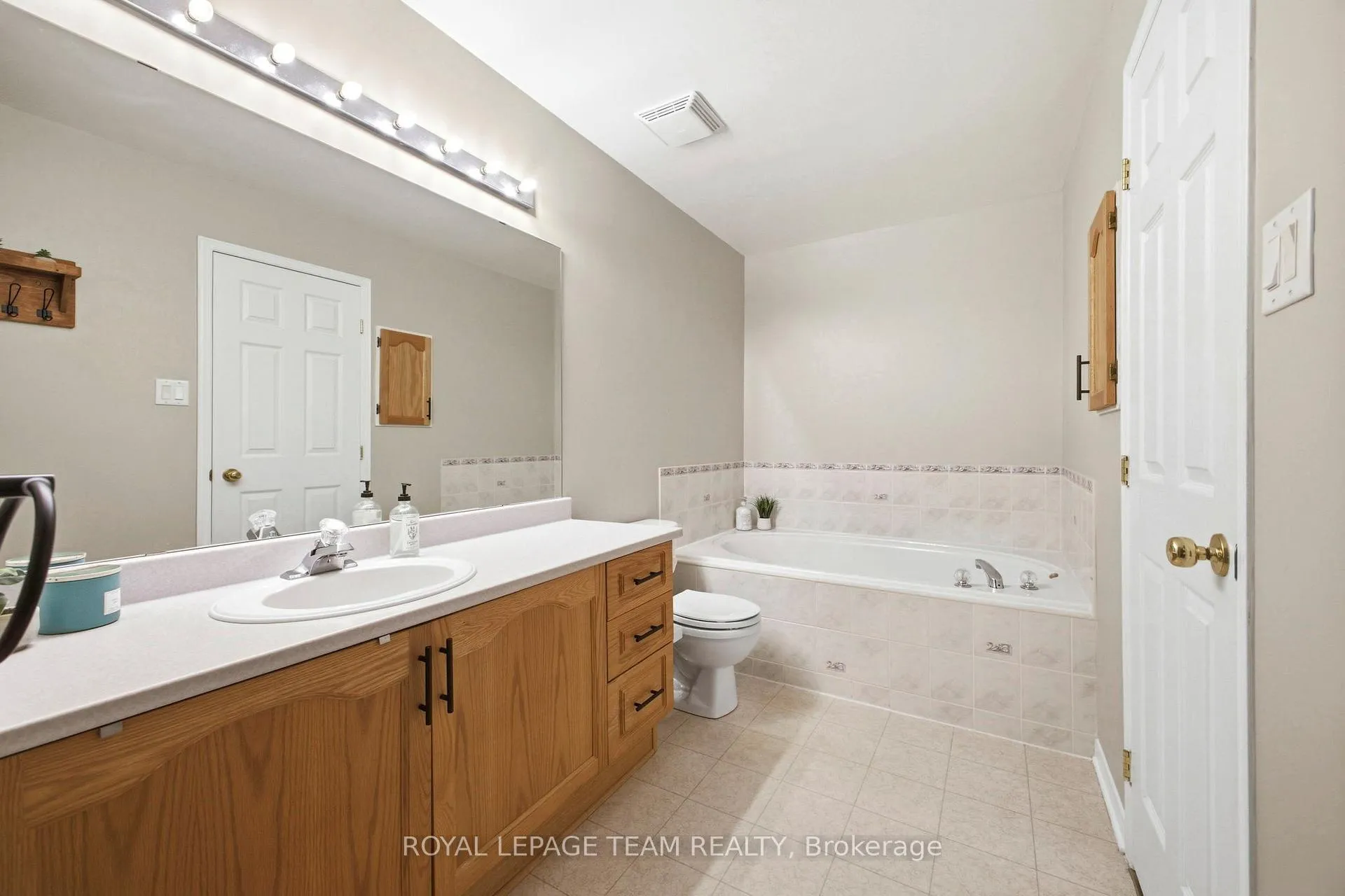 Photo 19 of 85 Splinter Crescent, Ottawa, Fairfield Heights — HOMEH