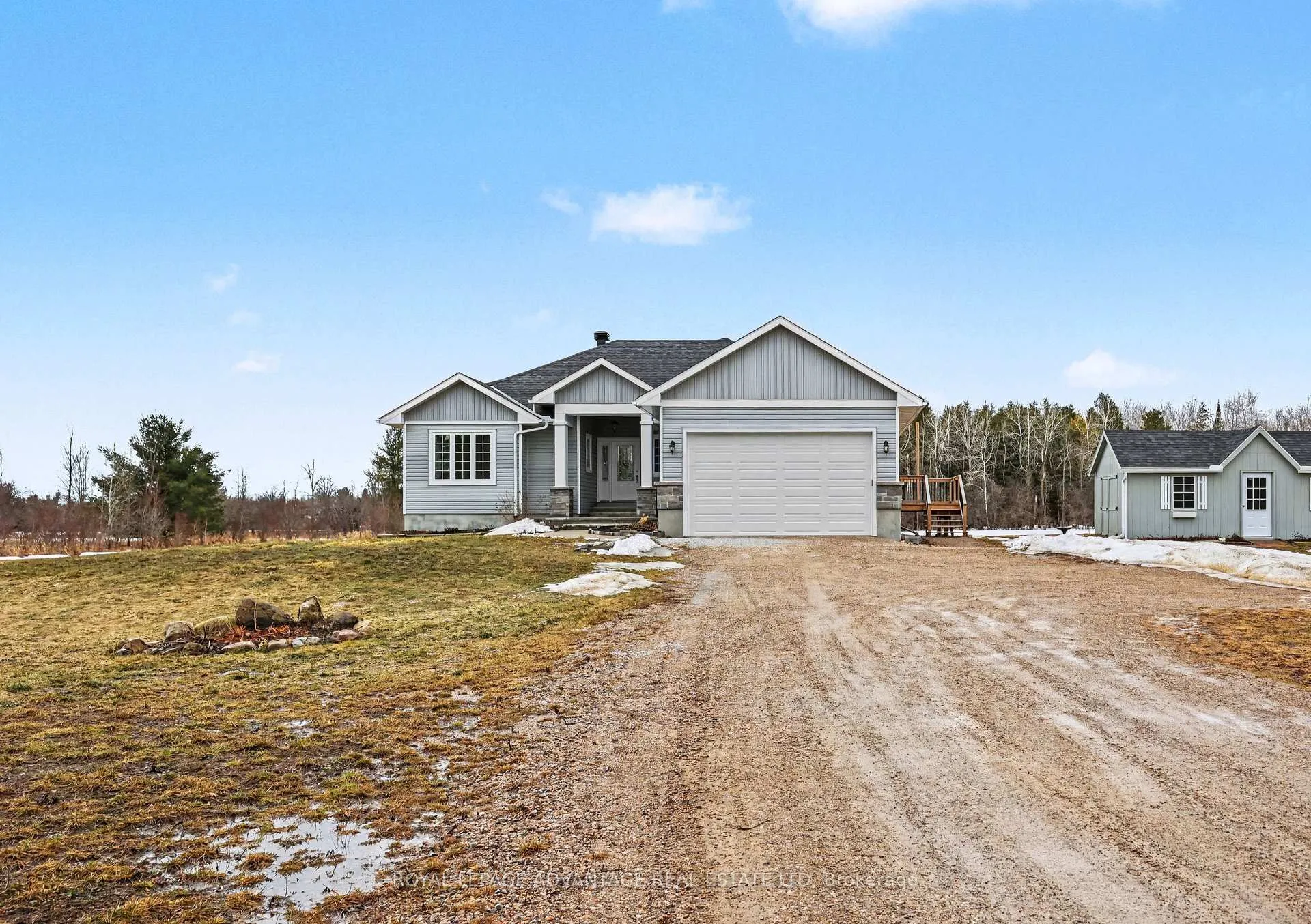 Photo 1 of 383 Menzies Munroe Side Road, Tay Valley, Bathurst/Burgess & Sherbrooke (Bathurst) Twp — HOMEH