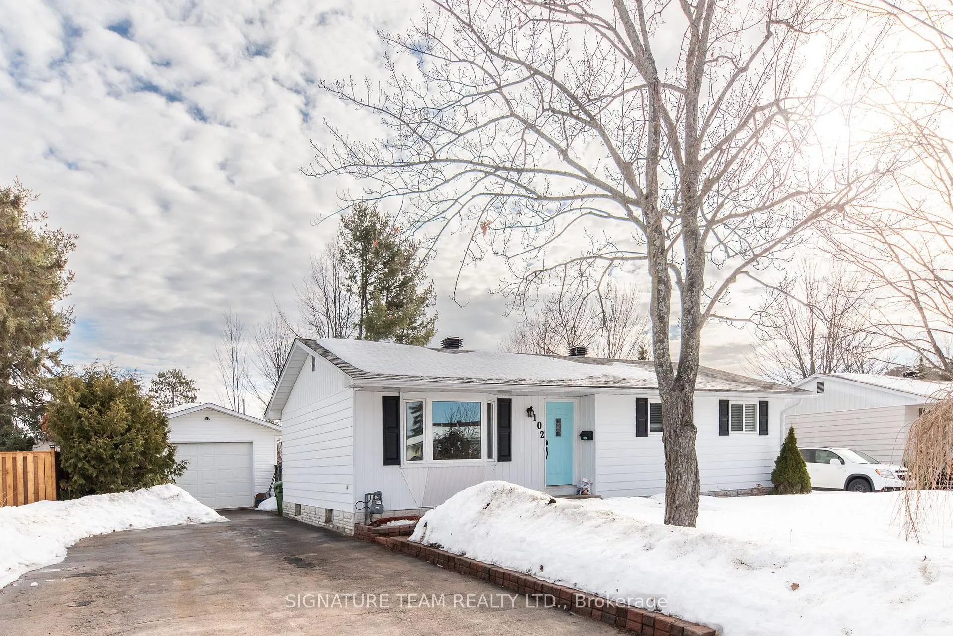Photo 2 of 102 Hemlock Street, Petawawa — HOMEH