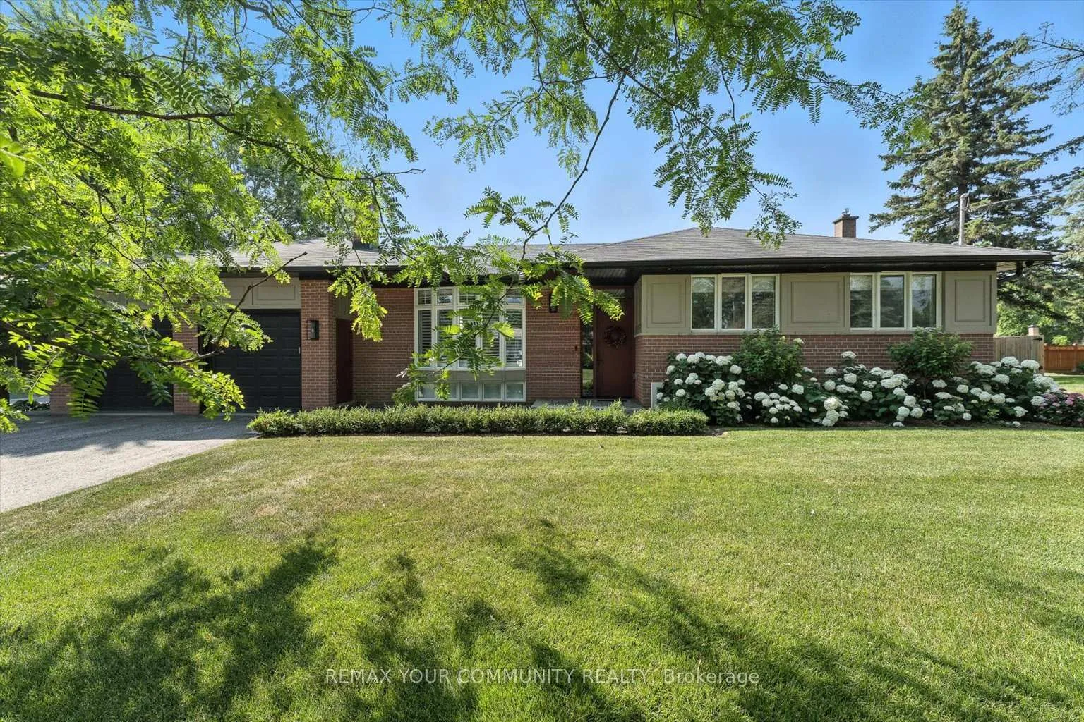 Photo 2 of 165 Clearview Heights, King, King City — HOMEH