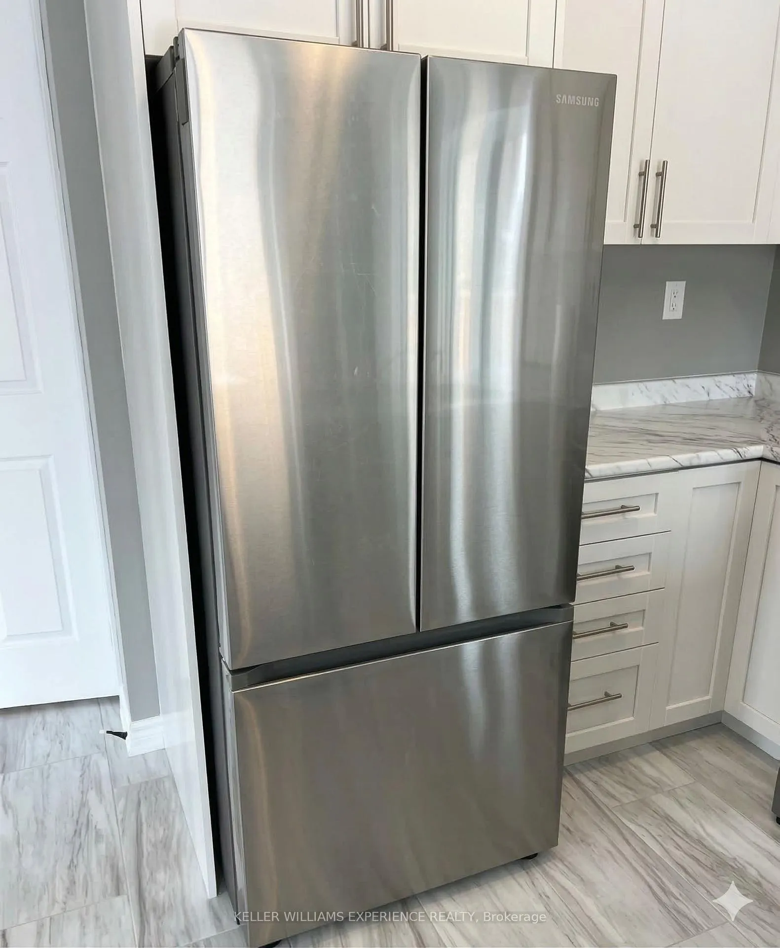 Photo 5 of 147 Sun King Crescent, Barrie, Innis-Shore — HOMEH