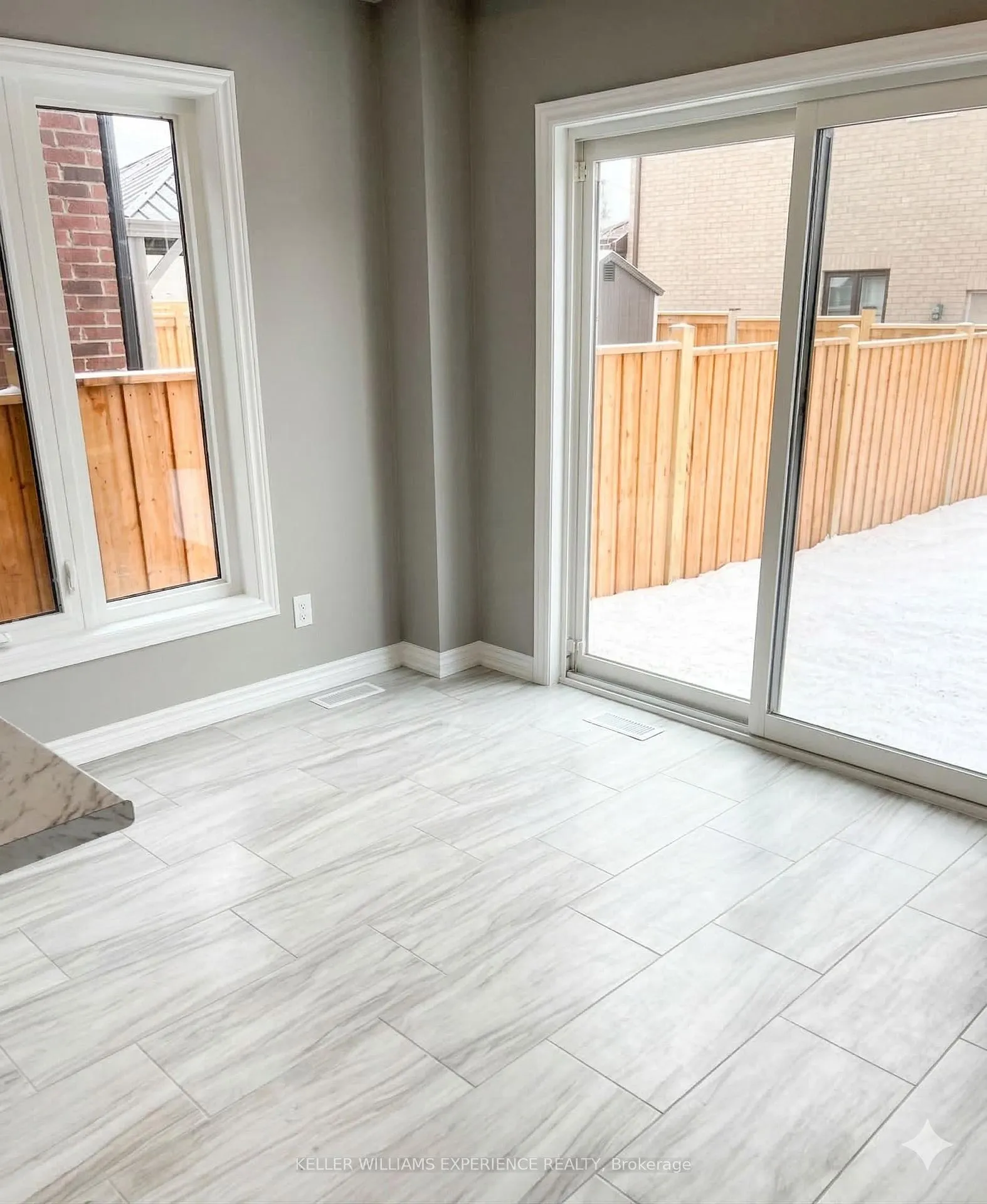 Photo 7 of 147 Sun King Crescent, Barrie, Innis-Shore — HOMEH